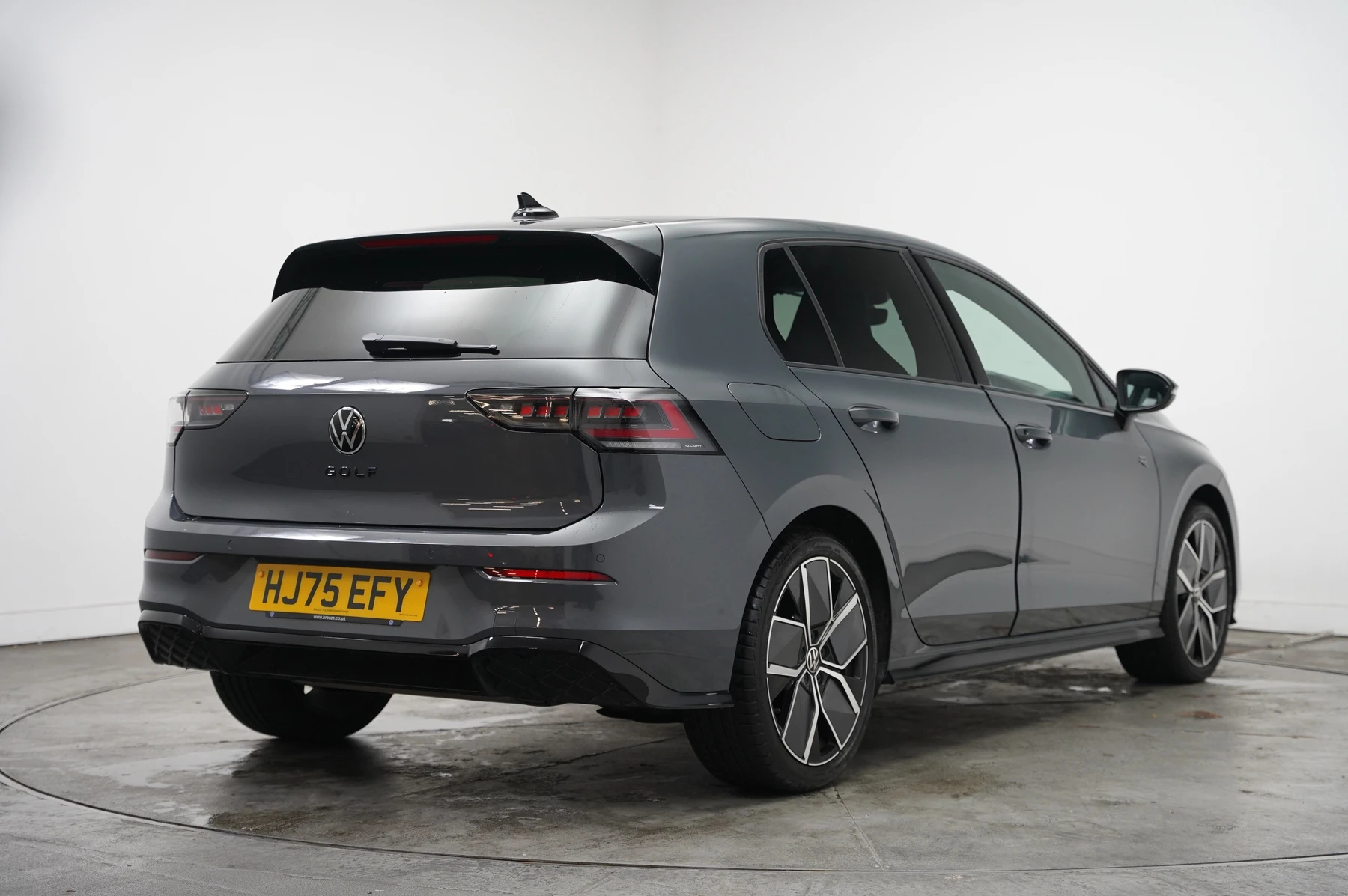 Volkswagen-Golf-image-14