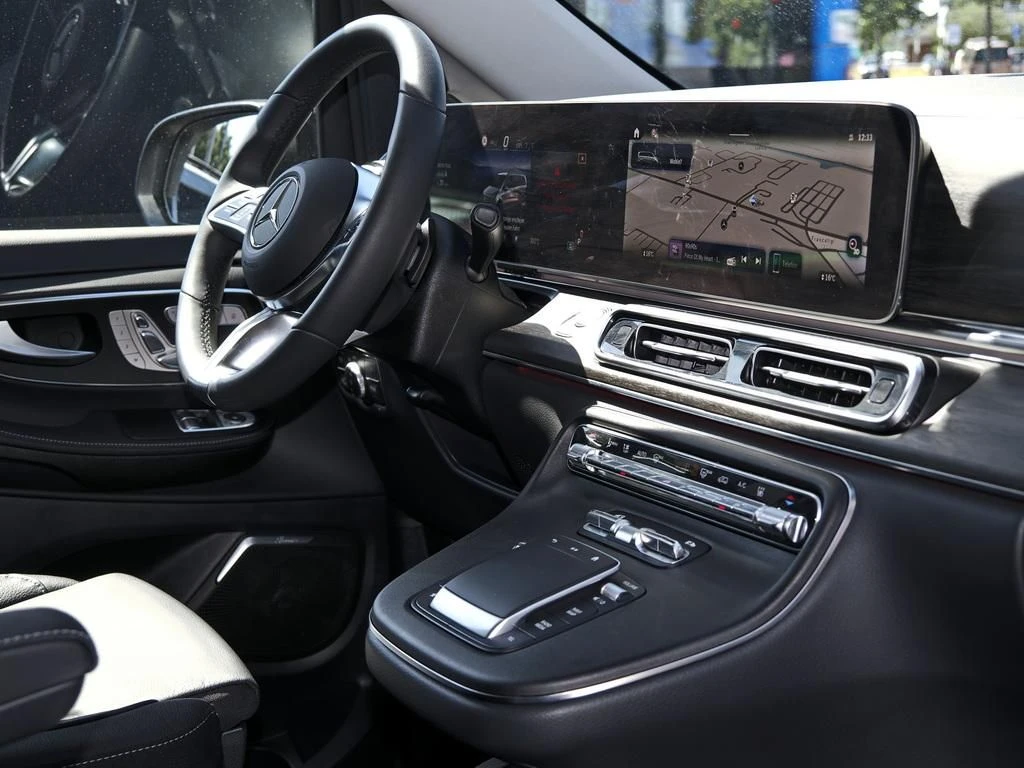Mercedes-Benz-EQV 300-image-10