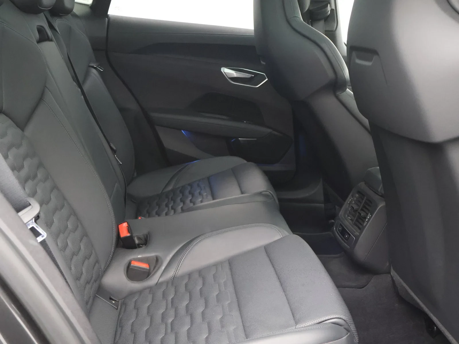 Audi e-tron GT Audi e-tron GT quattro 476PK *NAVI*APP CONNECT*B&O SOUNDSYSTEM*ADAPTIVE CRUISE*DIGITAL DASH*LEDER*ZETELVERWARMING*...