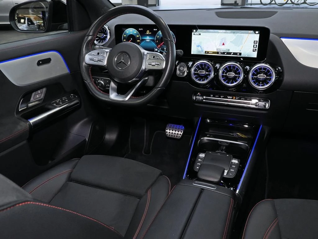 Mercedes-Benz-GLA 200-image-10