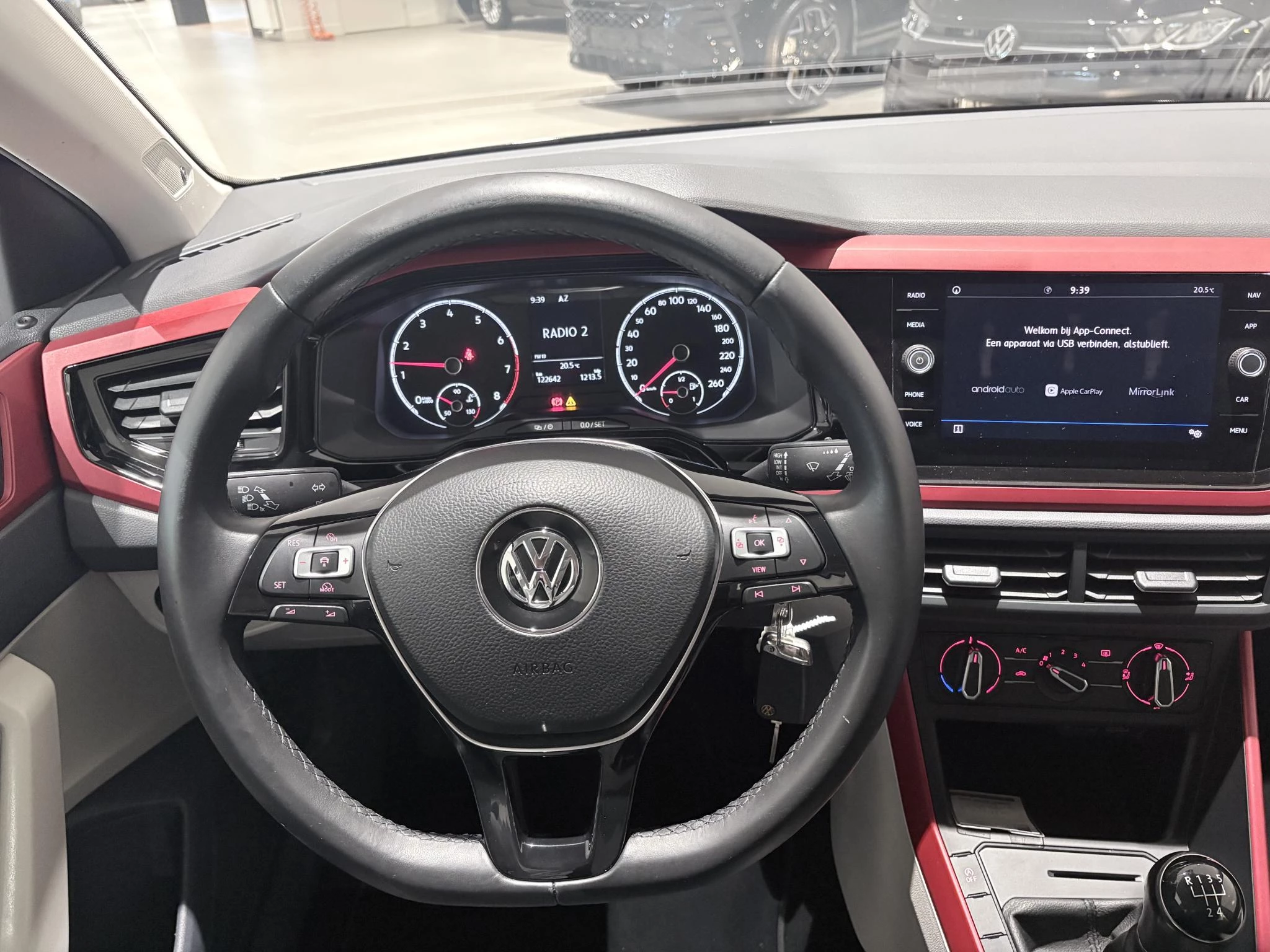 Volkswagen-Polo-image-21