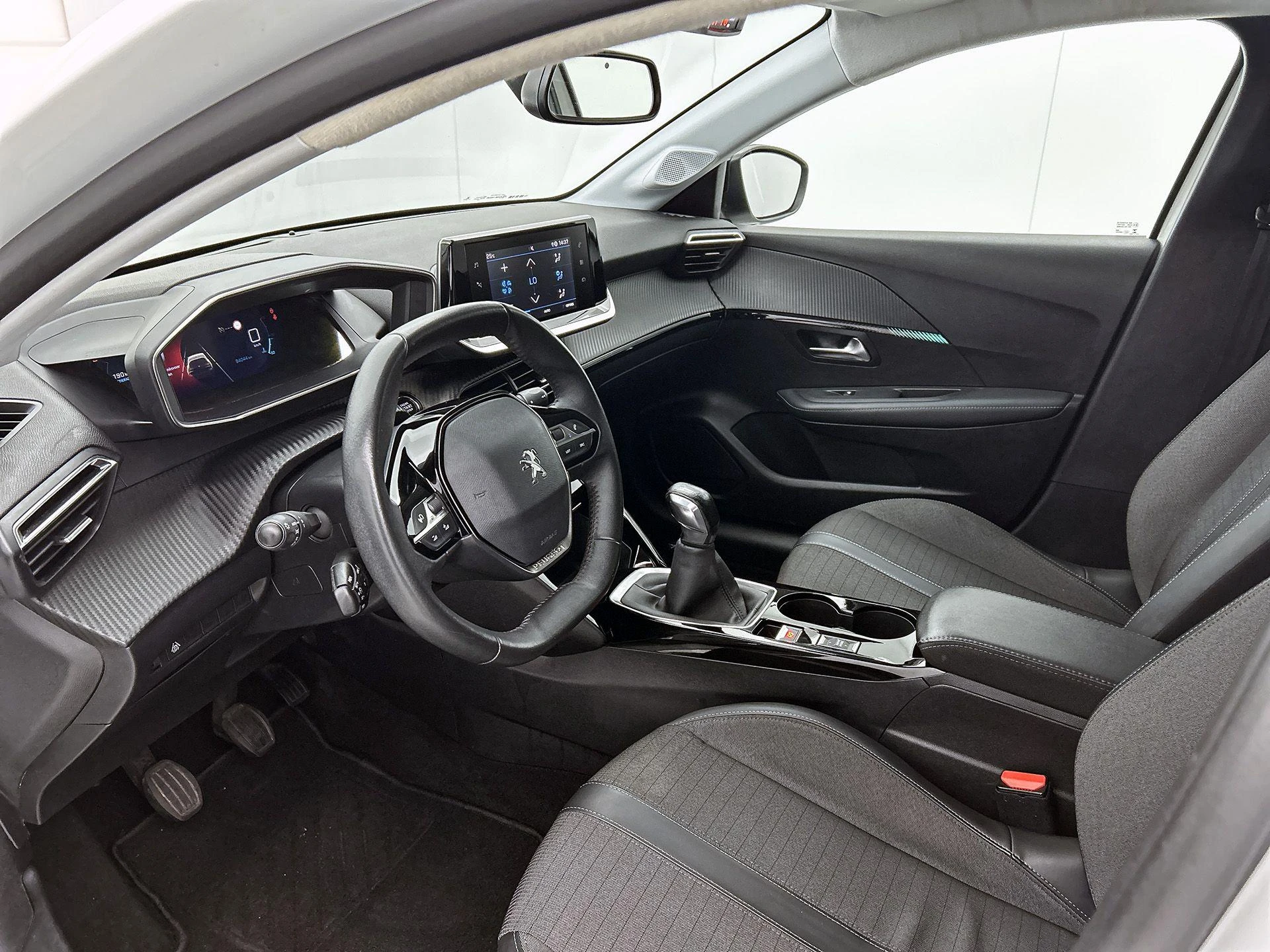 Peugeot-208-image-21