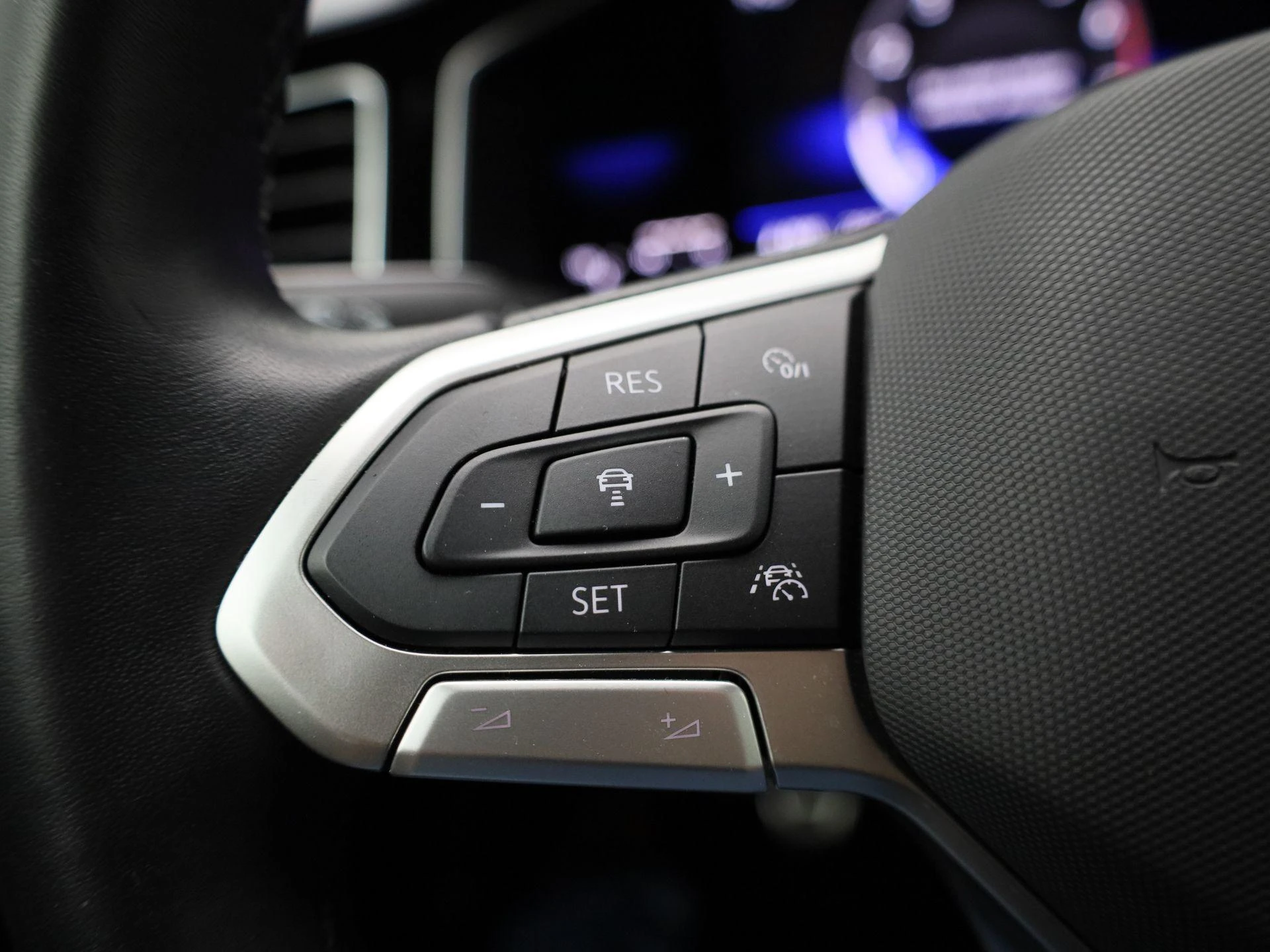 Volkswagen-Polo-image-18