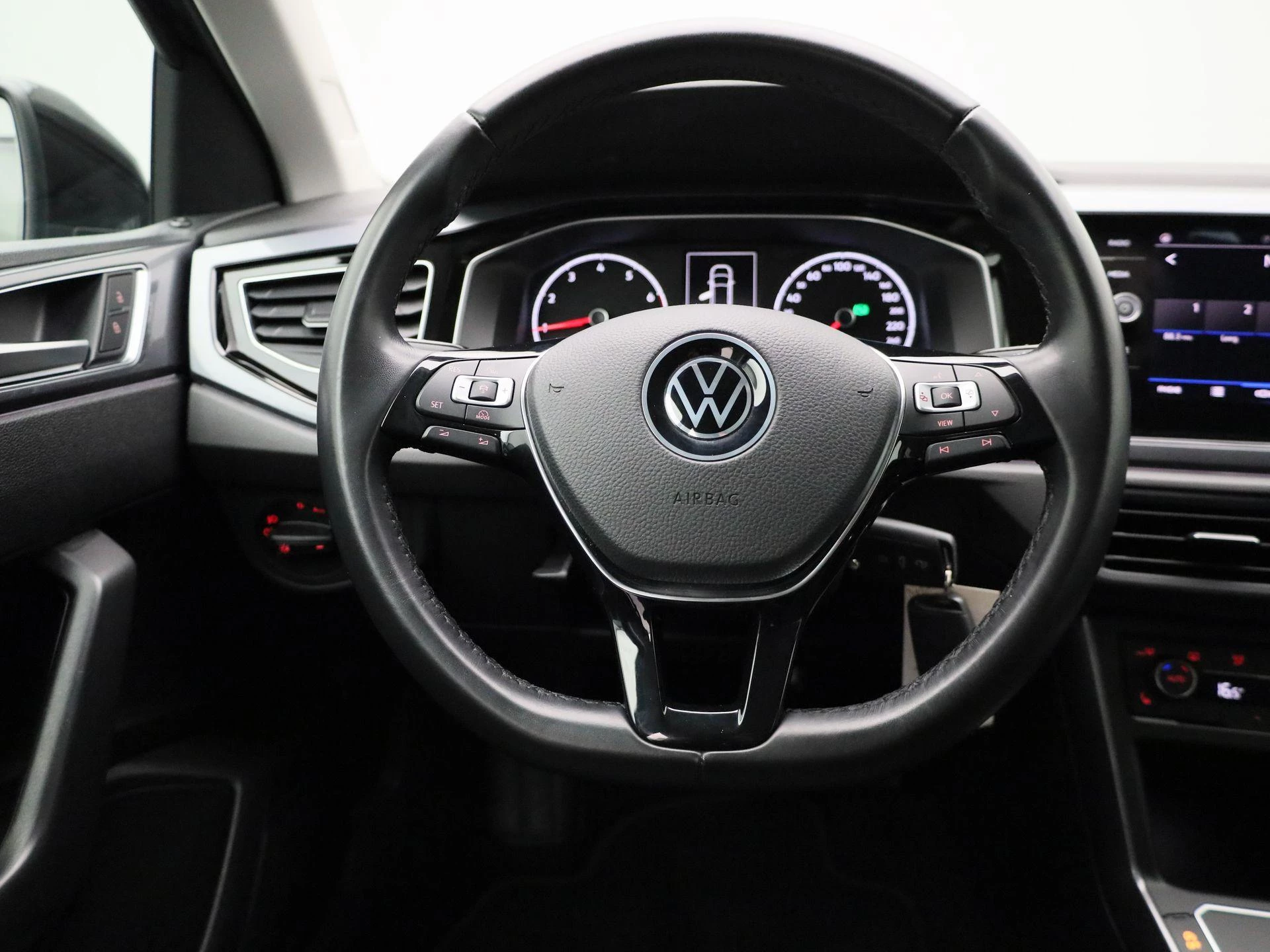 Volkswagen-Polo-image-6