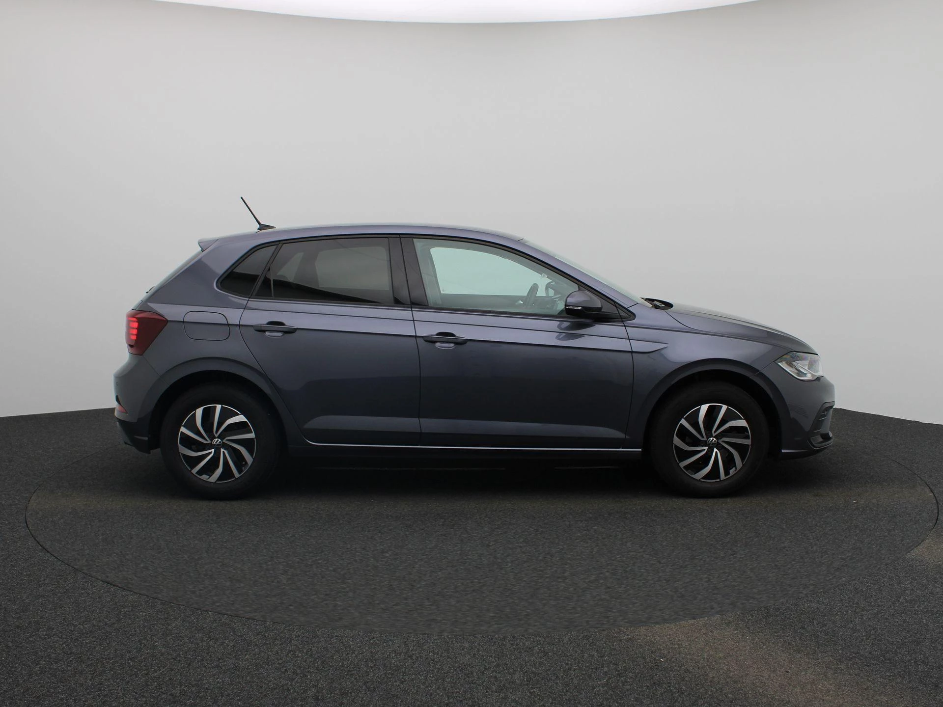 Volkswagen-Polo-image-5