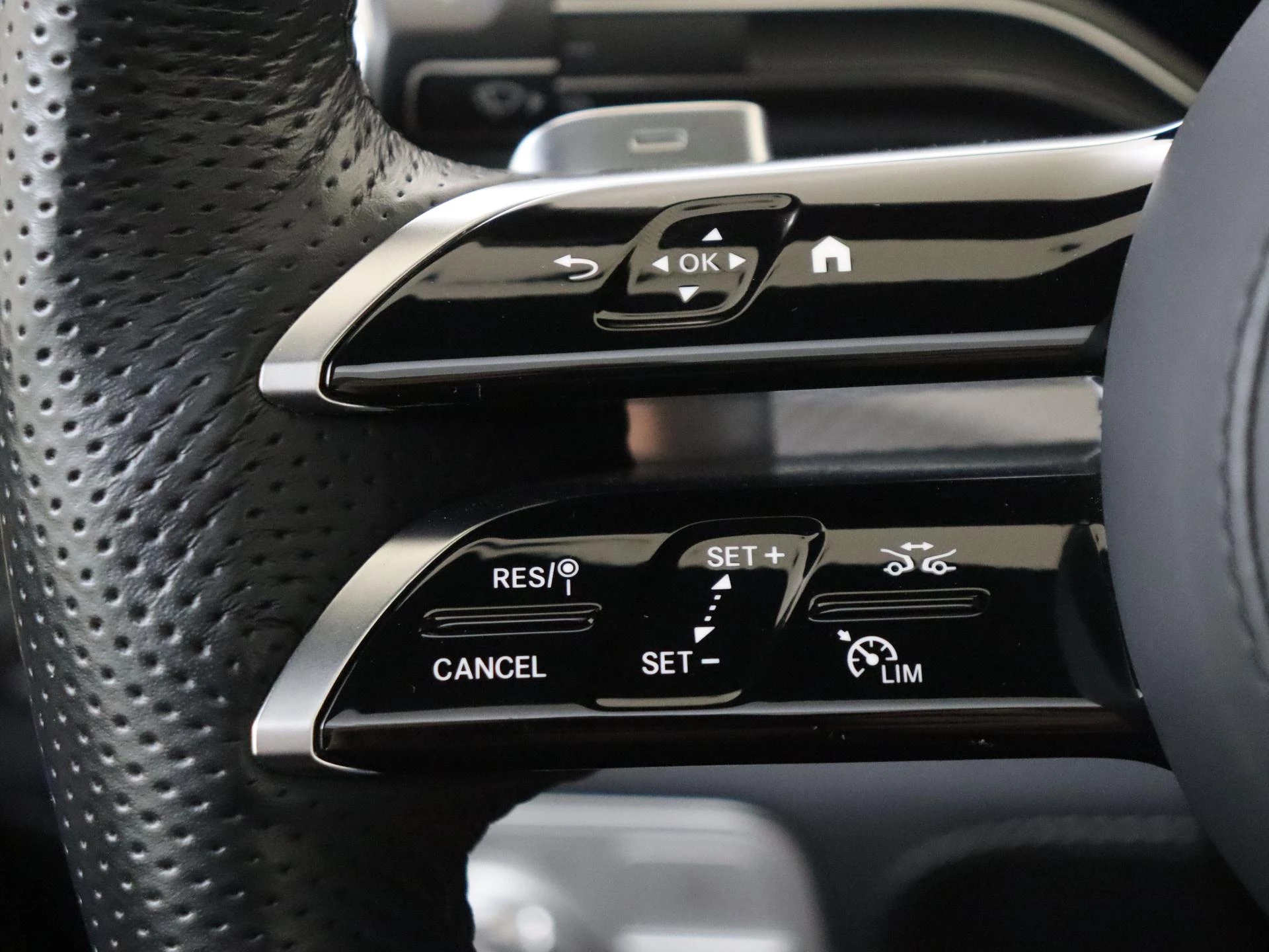 Mercedes-Benz-GLE-image-12