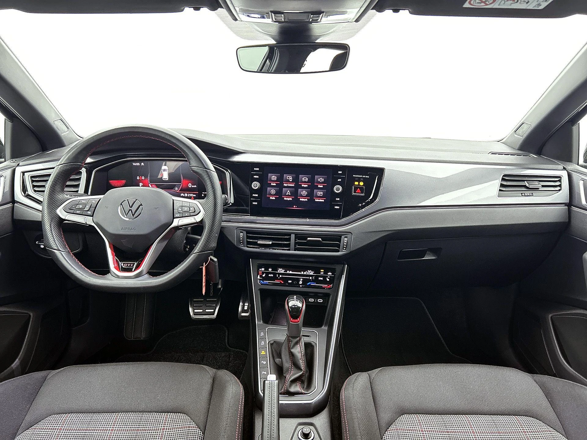 Volkswagen-Polo-image-21