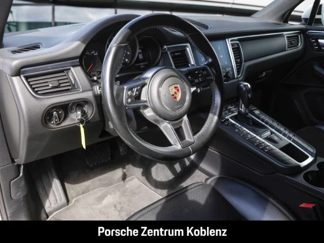 Porsche-Macan-image-3