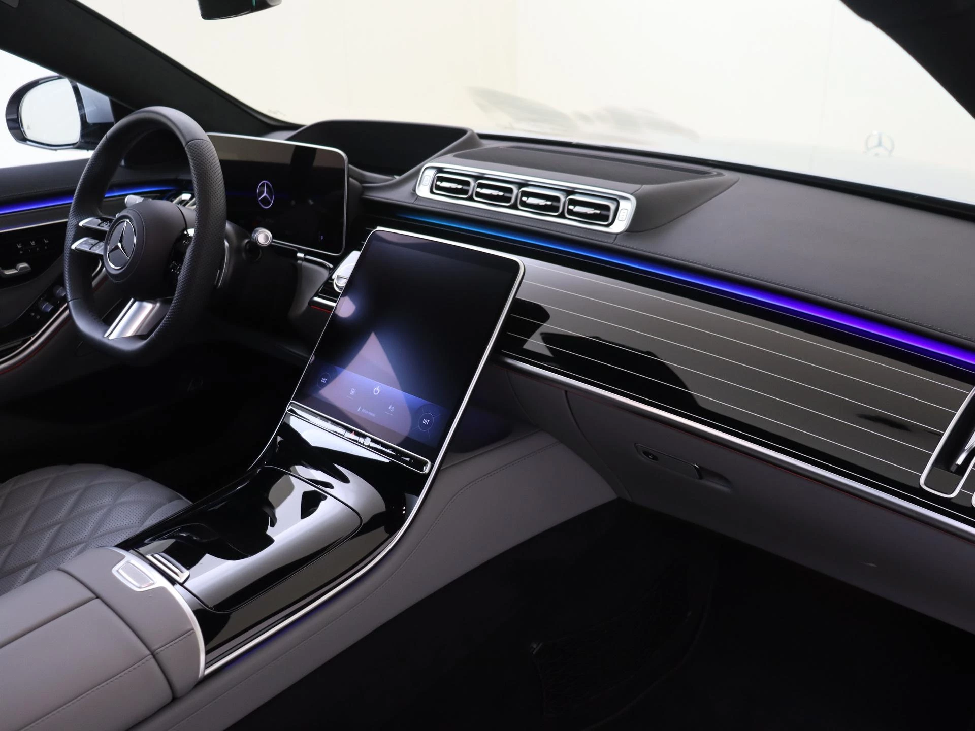 Mercedes-Benz-S-Klasse-image-4