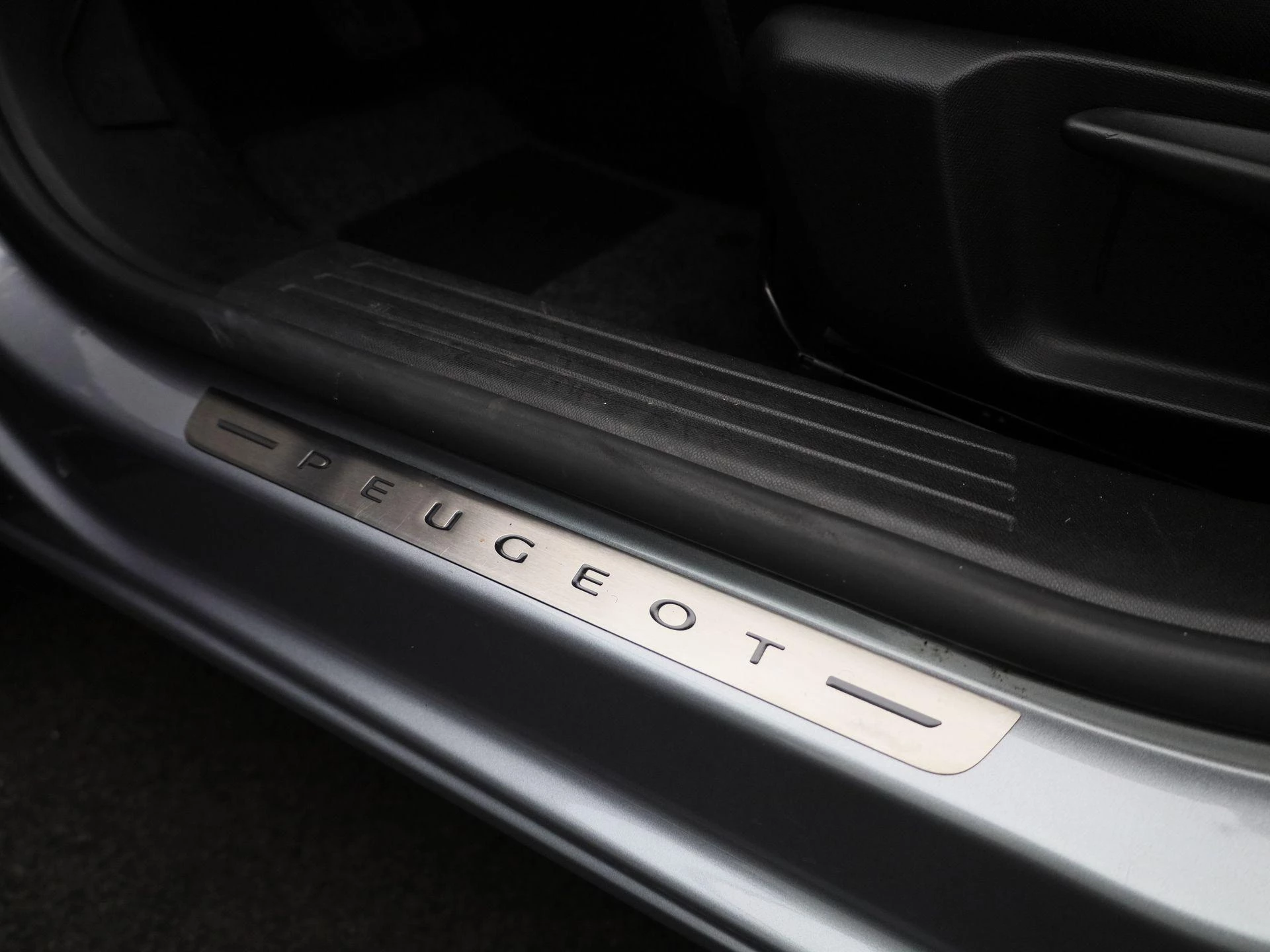 Peugeot-e-2008-image-29