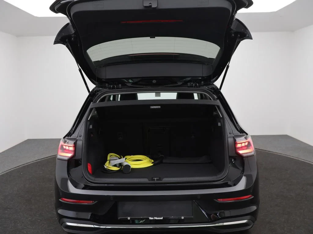 Volkswagen-Golf-image-13