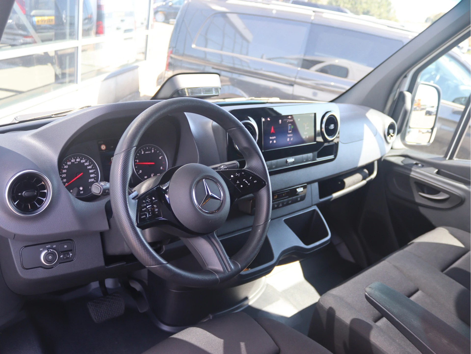 Mercedes-Benz-Sprinter-image-3