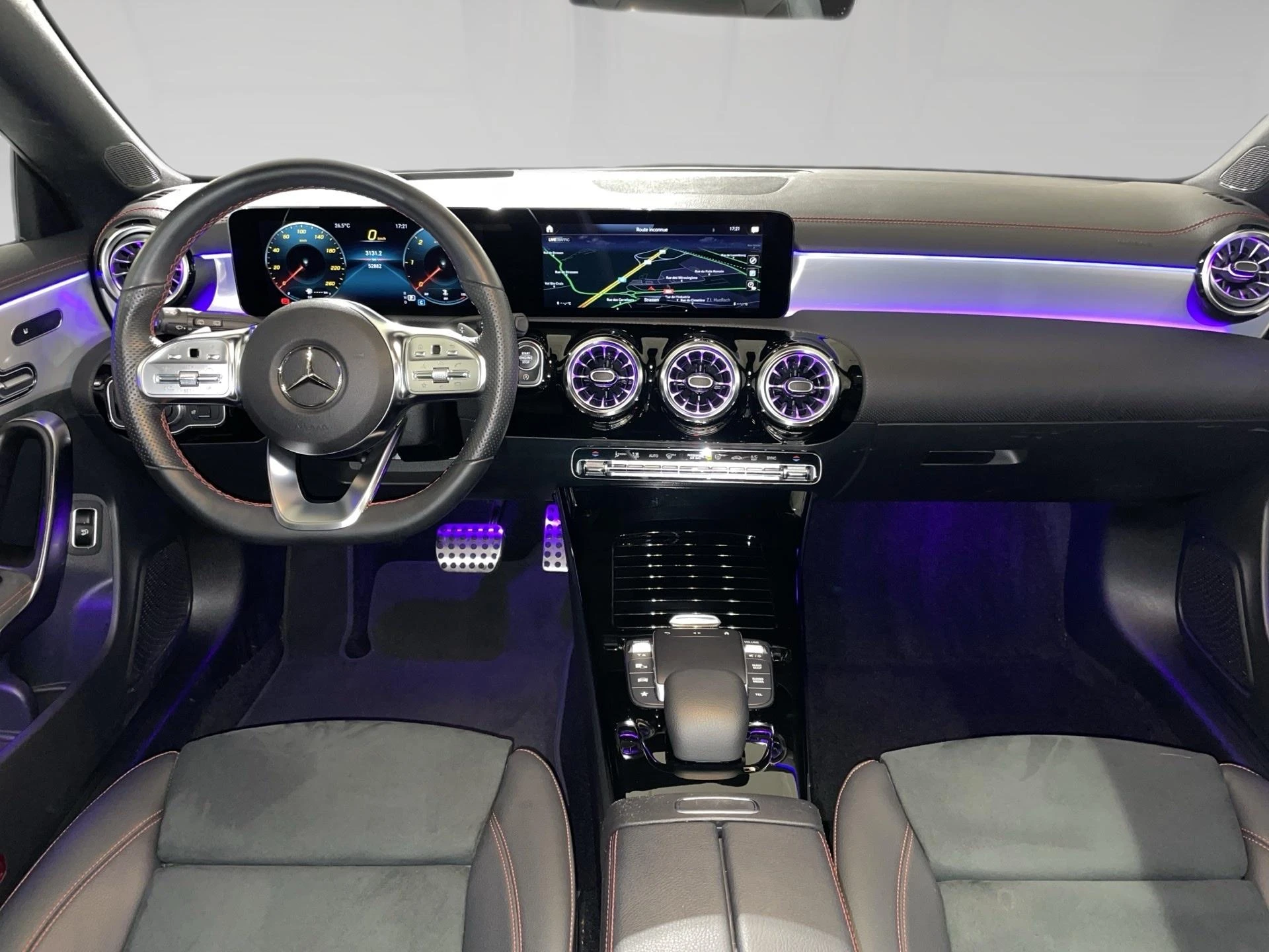 Mercedes-Benz-CLA-image-4