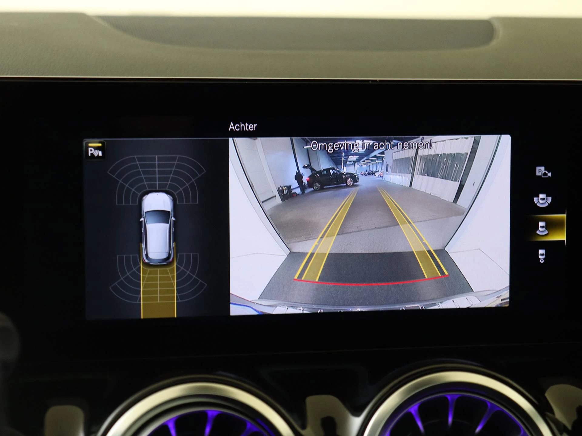 Mercedes-Benz-GLA-image-19