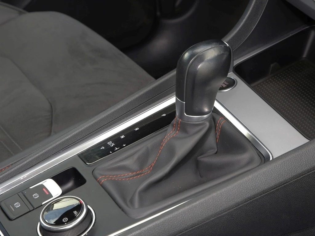 SEAT Ateca 1.5 TSI DSG FR 18" ACC Pano SHZ LED Rückfa
