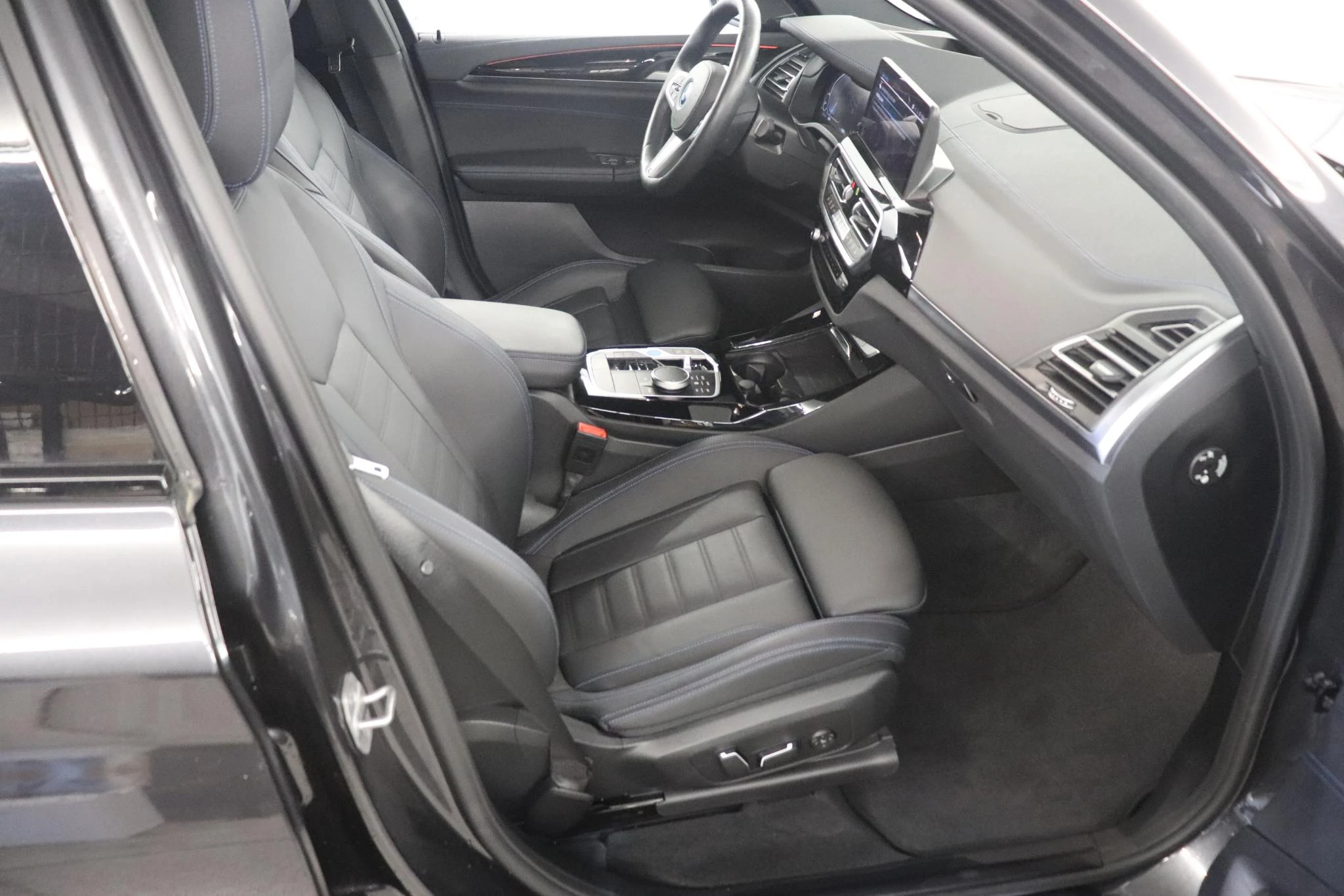 BMW-iX3-image-8