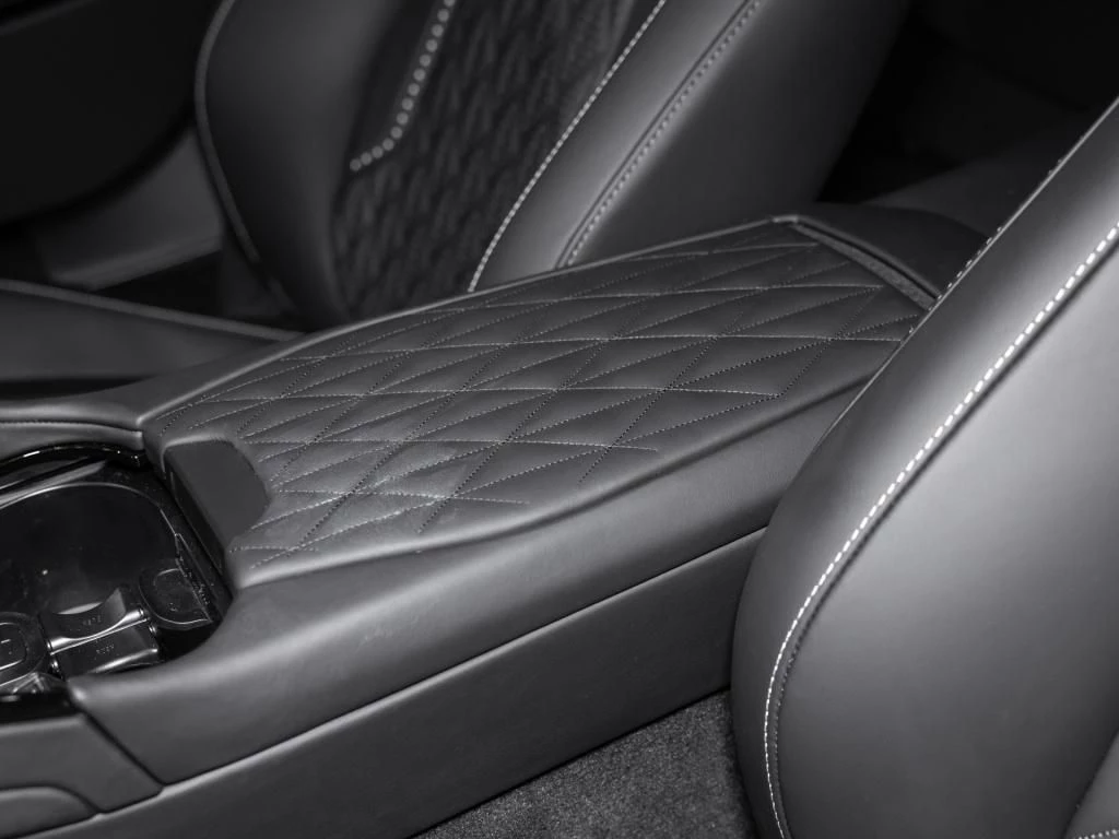 Aston Martin DB12 Coupe Bowers & Wilkins