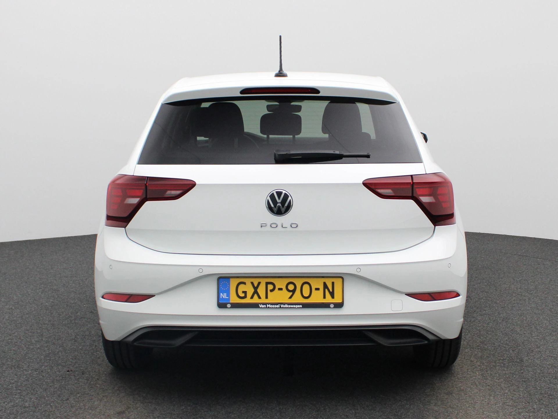 Volkswagen-Polo-image-4