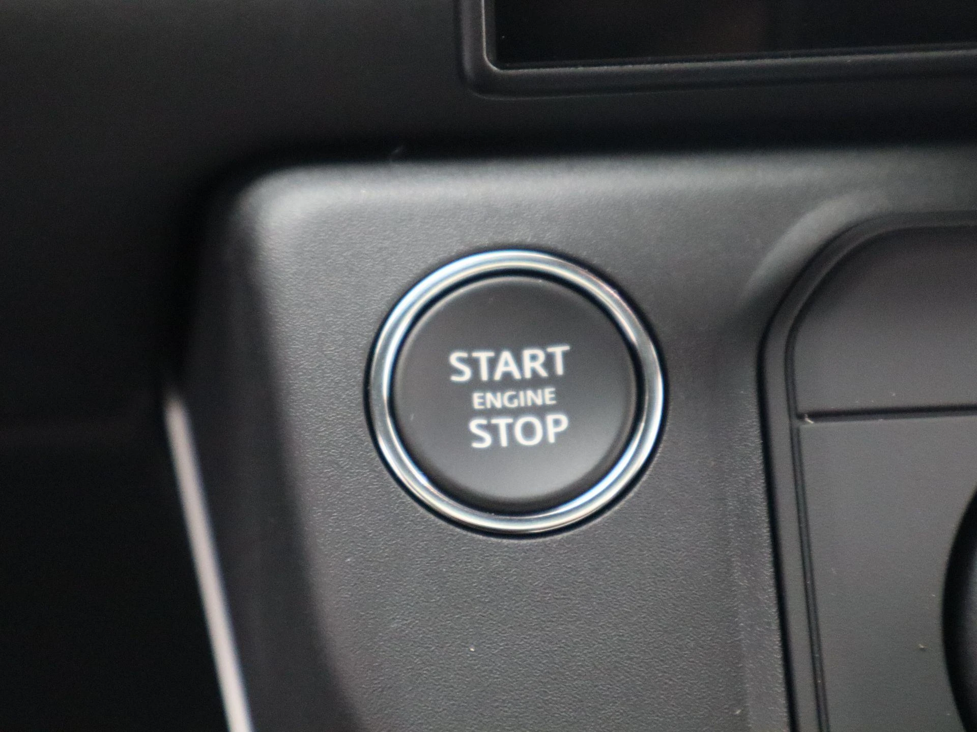 Land Rover-Defender-image-16