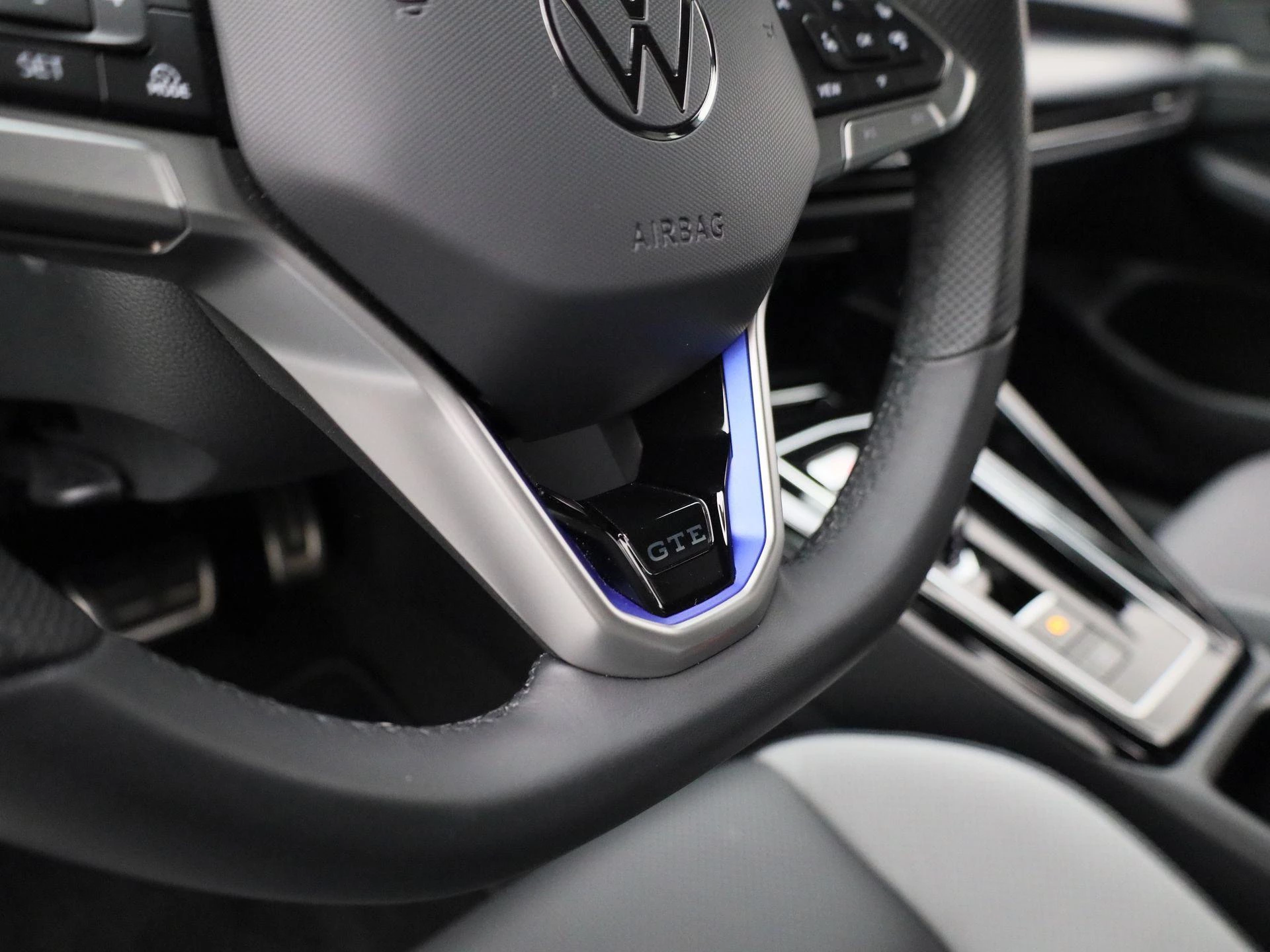 Volkswagen-Golf-image-33