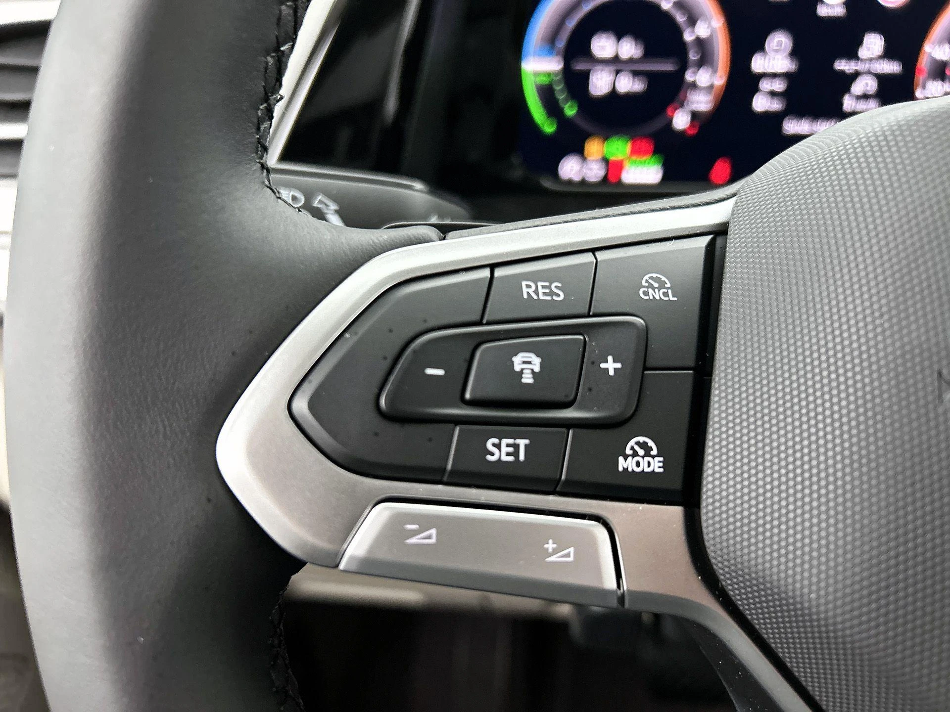 Volkswagen-Multivan-image-5