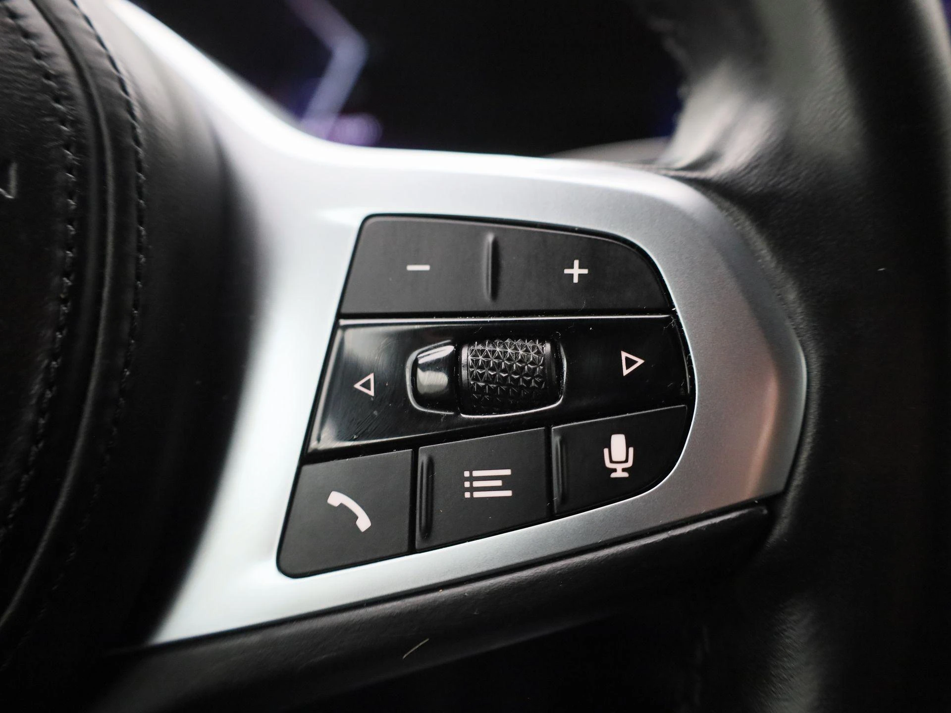 BMW-i4-image-23