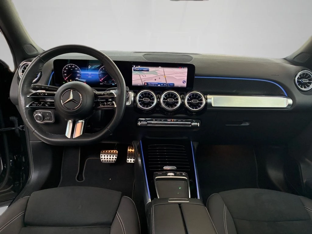 Mercedes-Benz-GLB 200-image-11