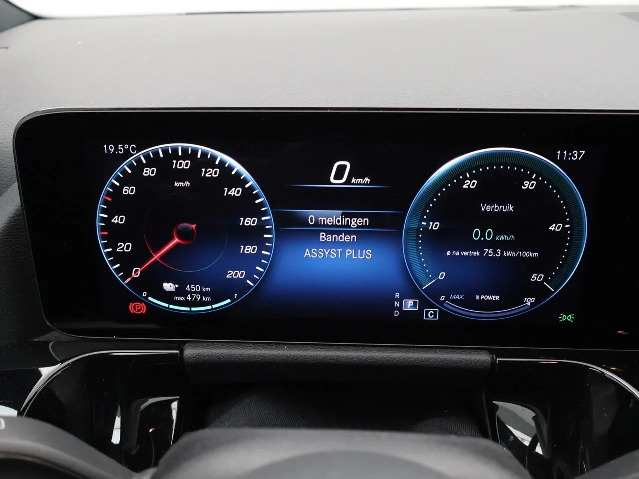 Mercedes-Benz-EQA-image-27