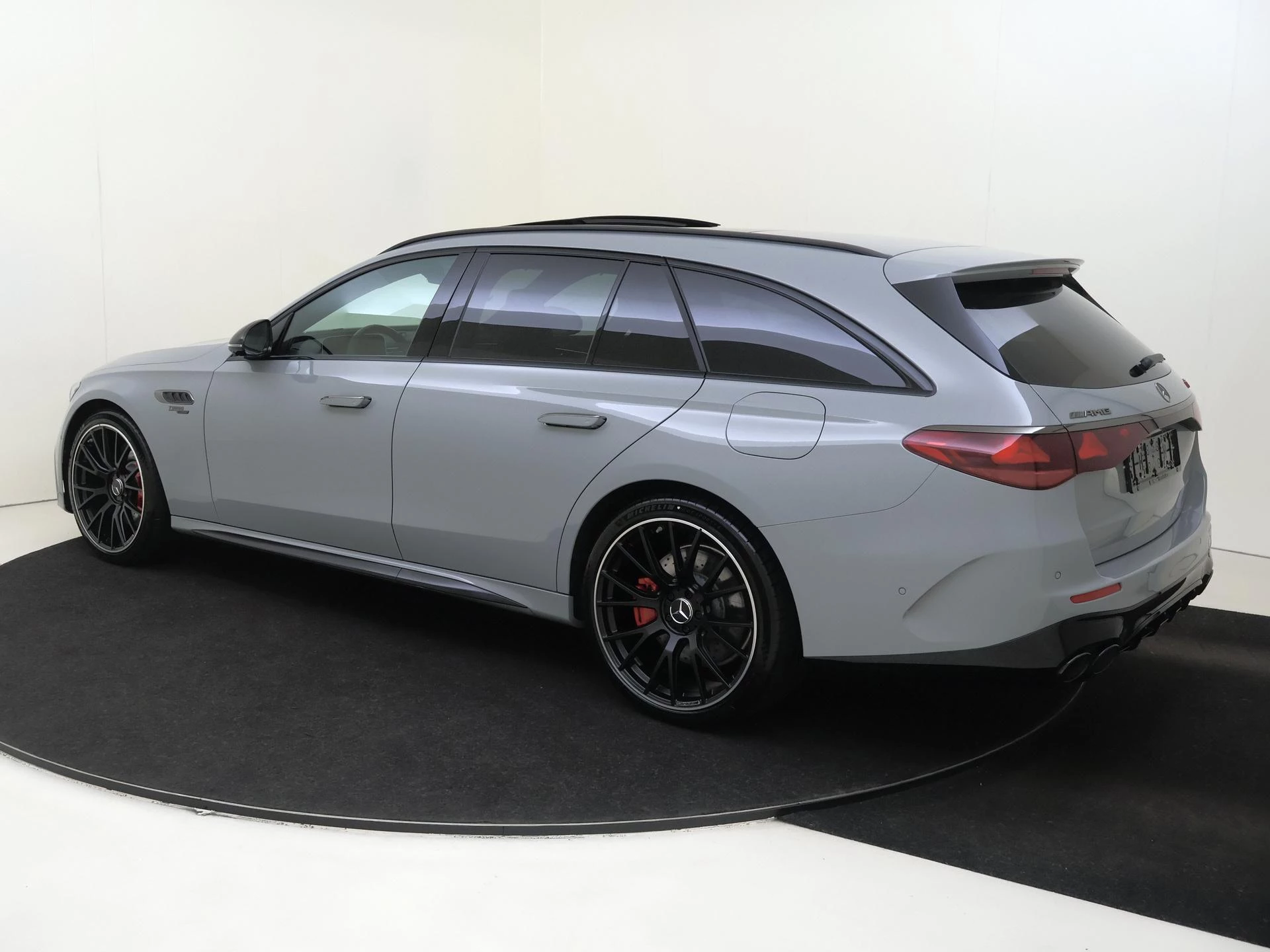 Mercedes-Benz-E-Klasse-image-2