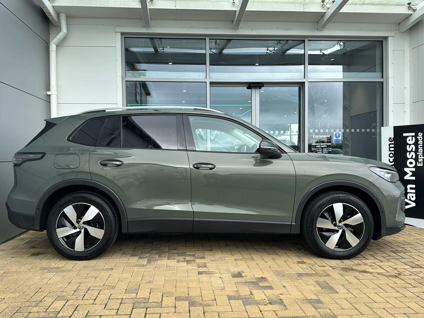 Volkswagen-Tiguan-image-9