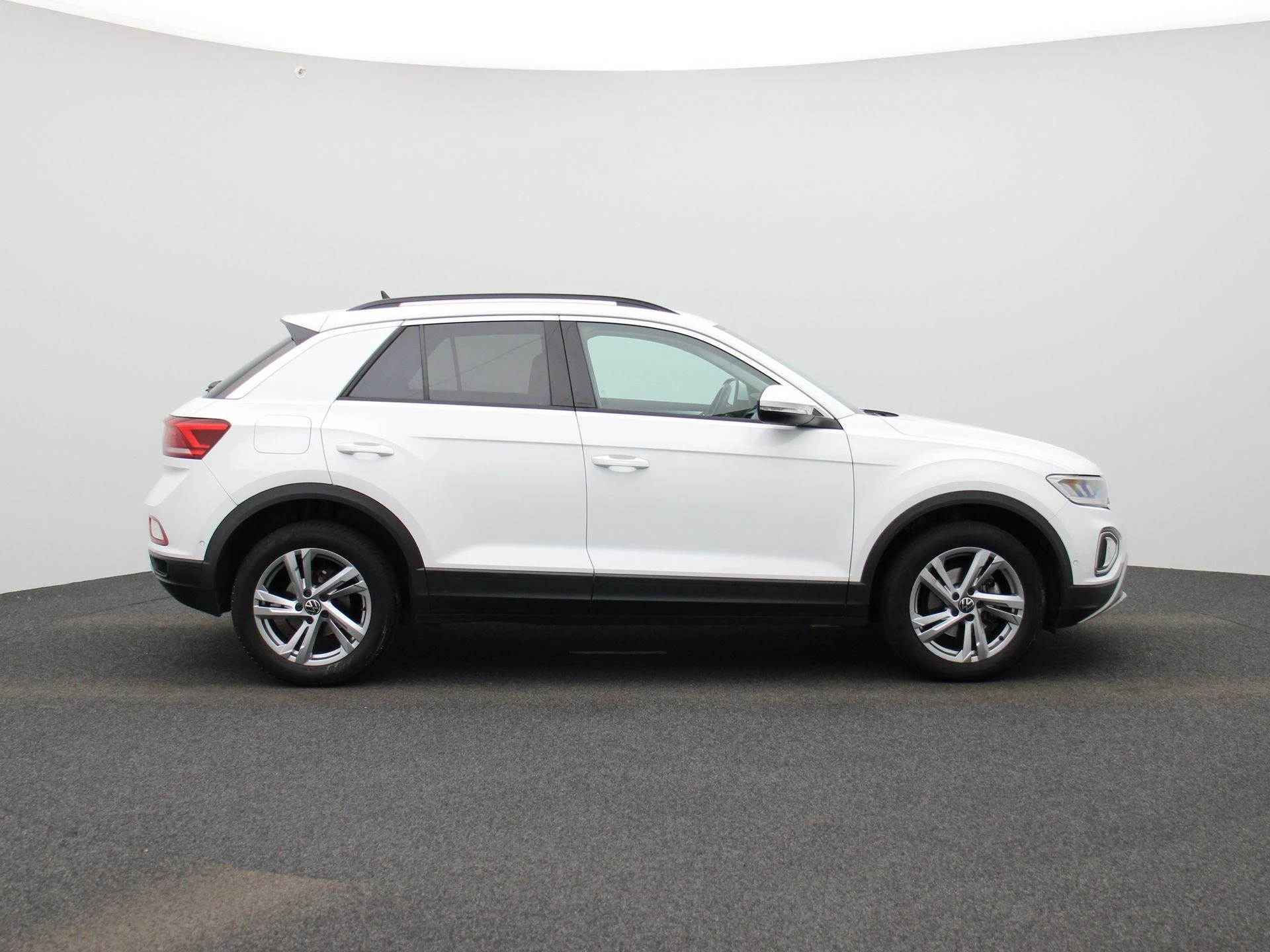 Volkswagen-T-Roc-image-5