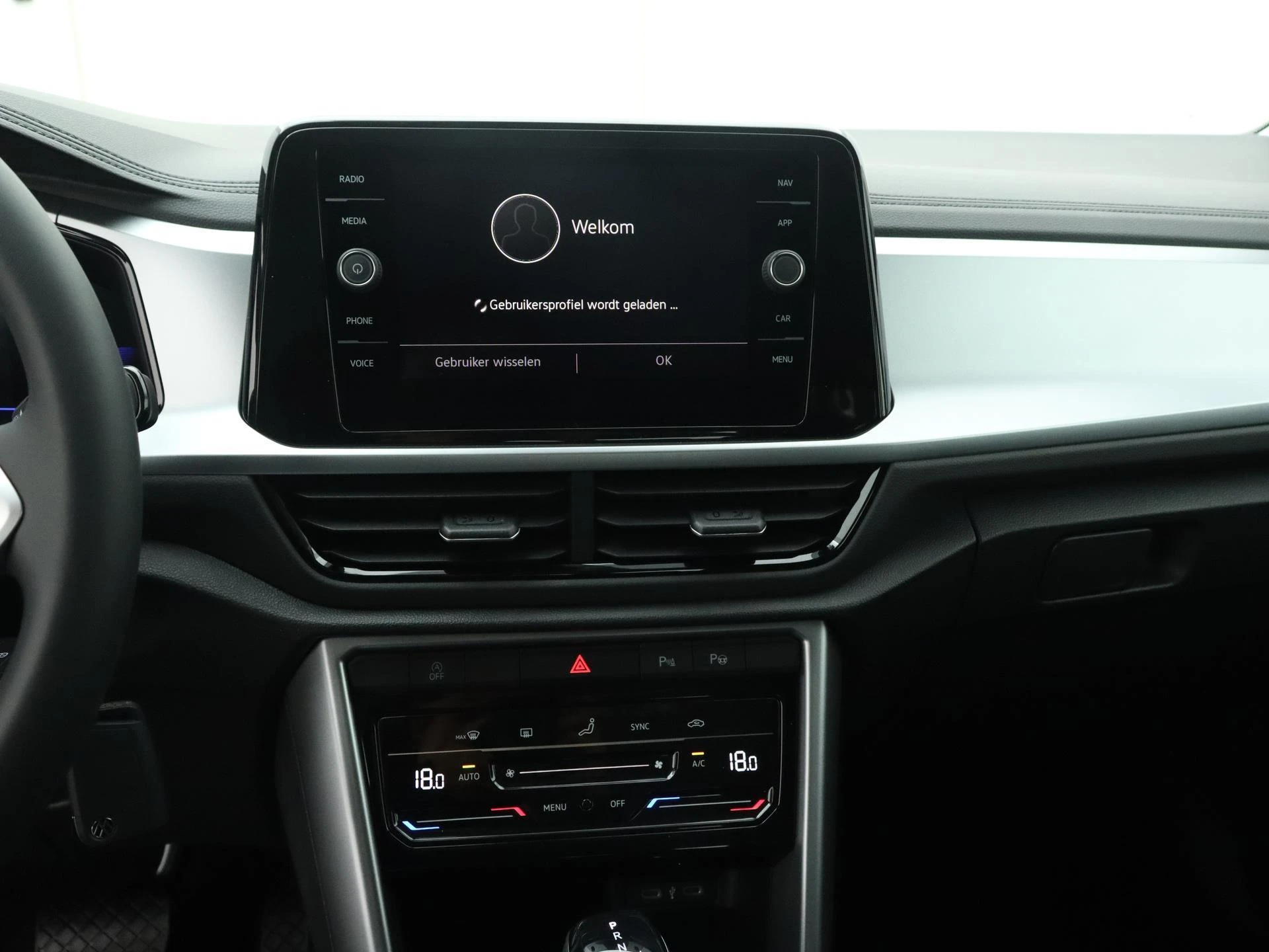 Volkswagen-T-Roc-image-12