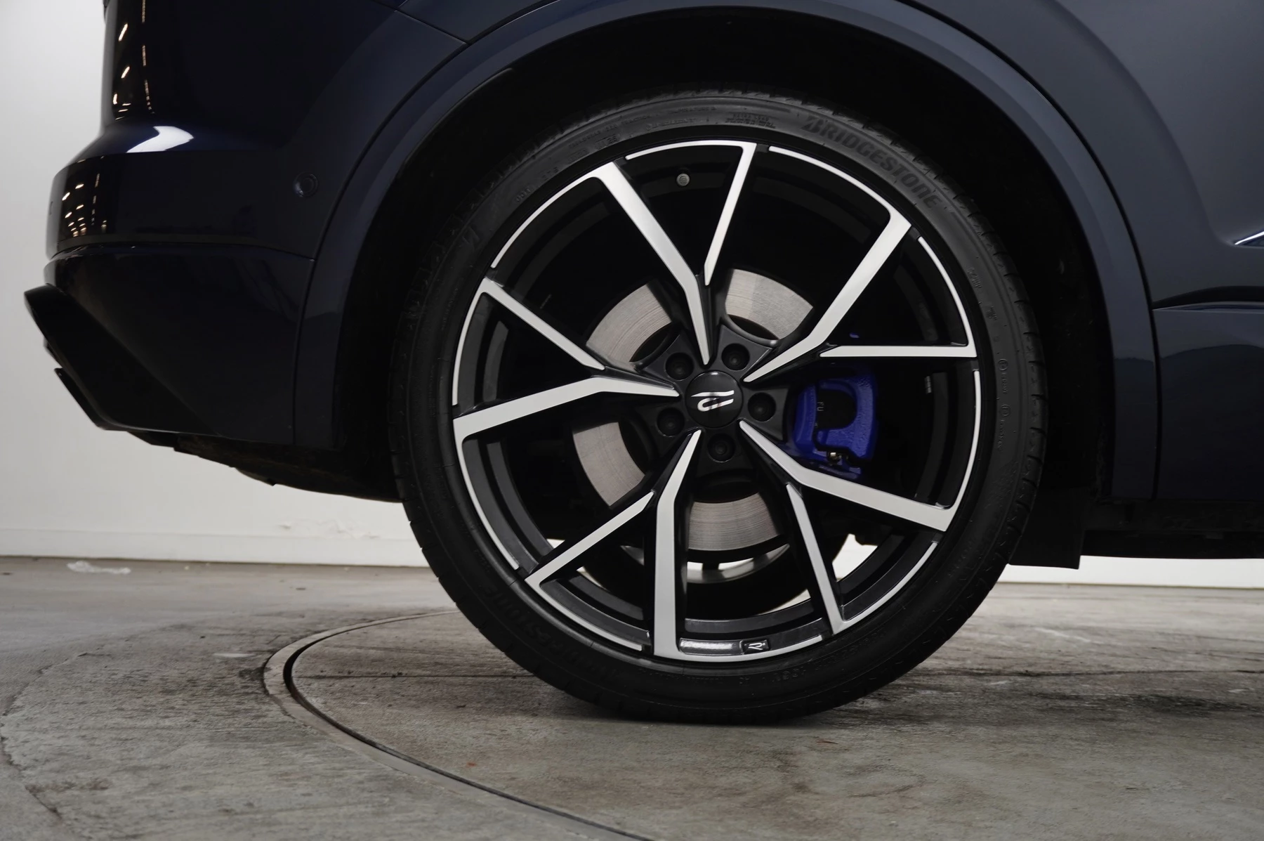 Volkswagen-Touareg-image-40