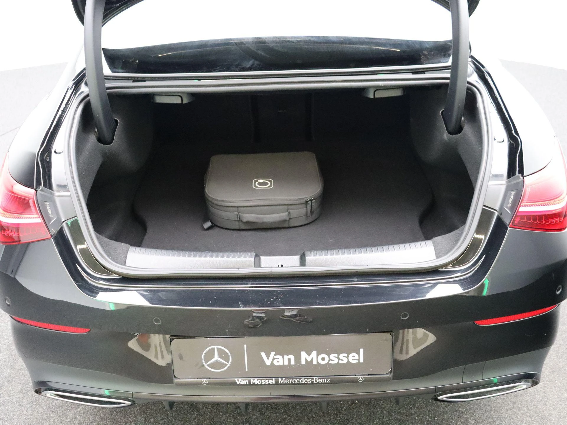 Mercedes-Benz-CLA-image-18