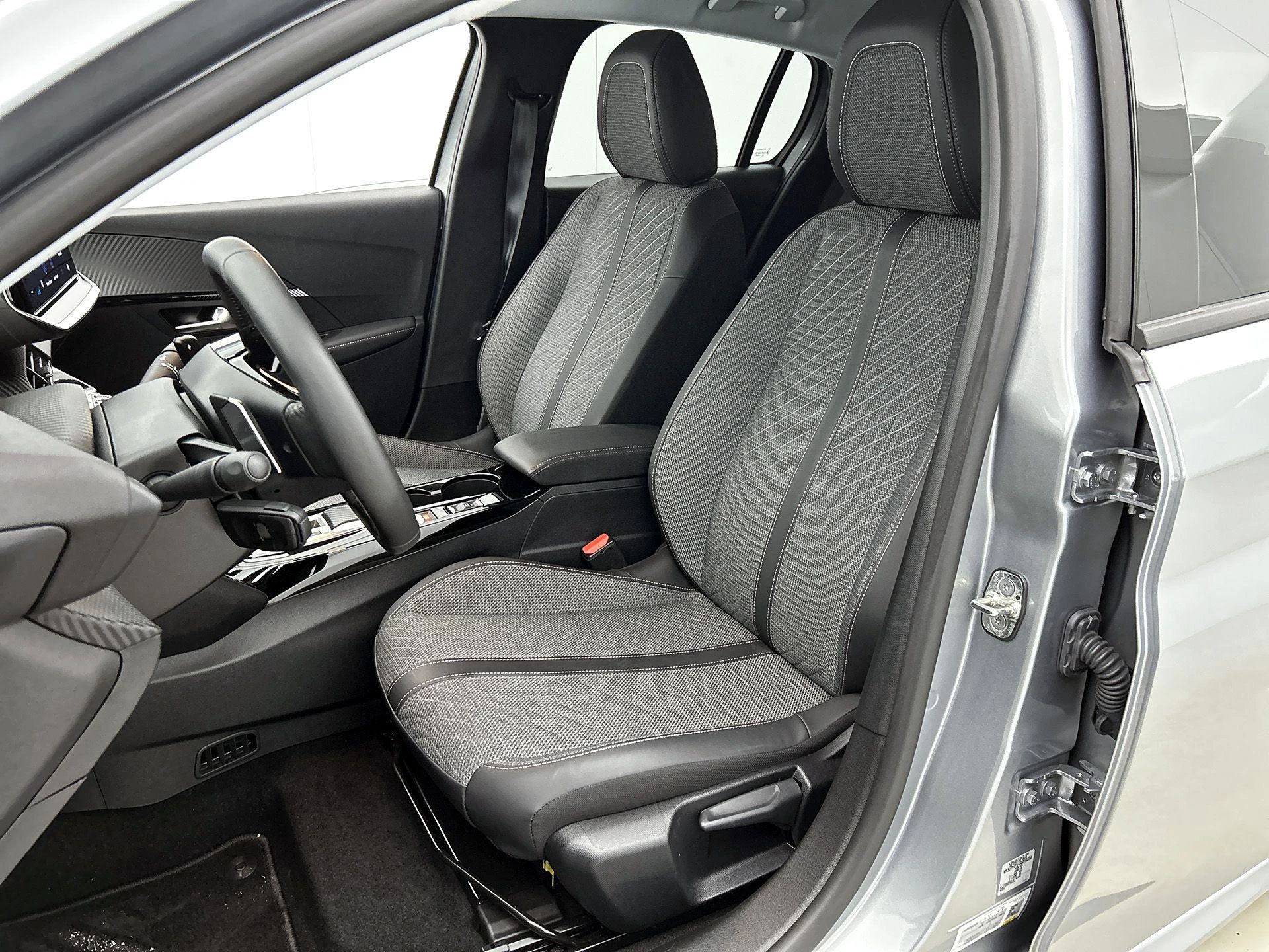 Peugeot 208 1.2 Hybrid 110 e-DCS6 Allure