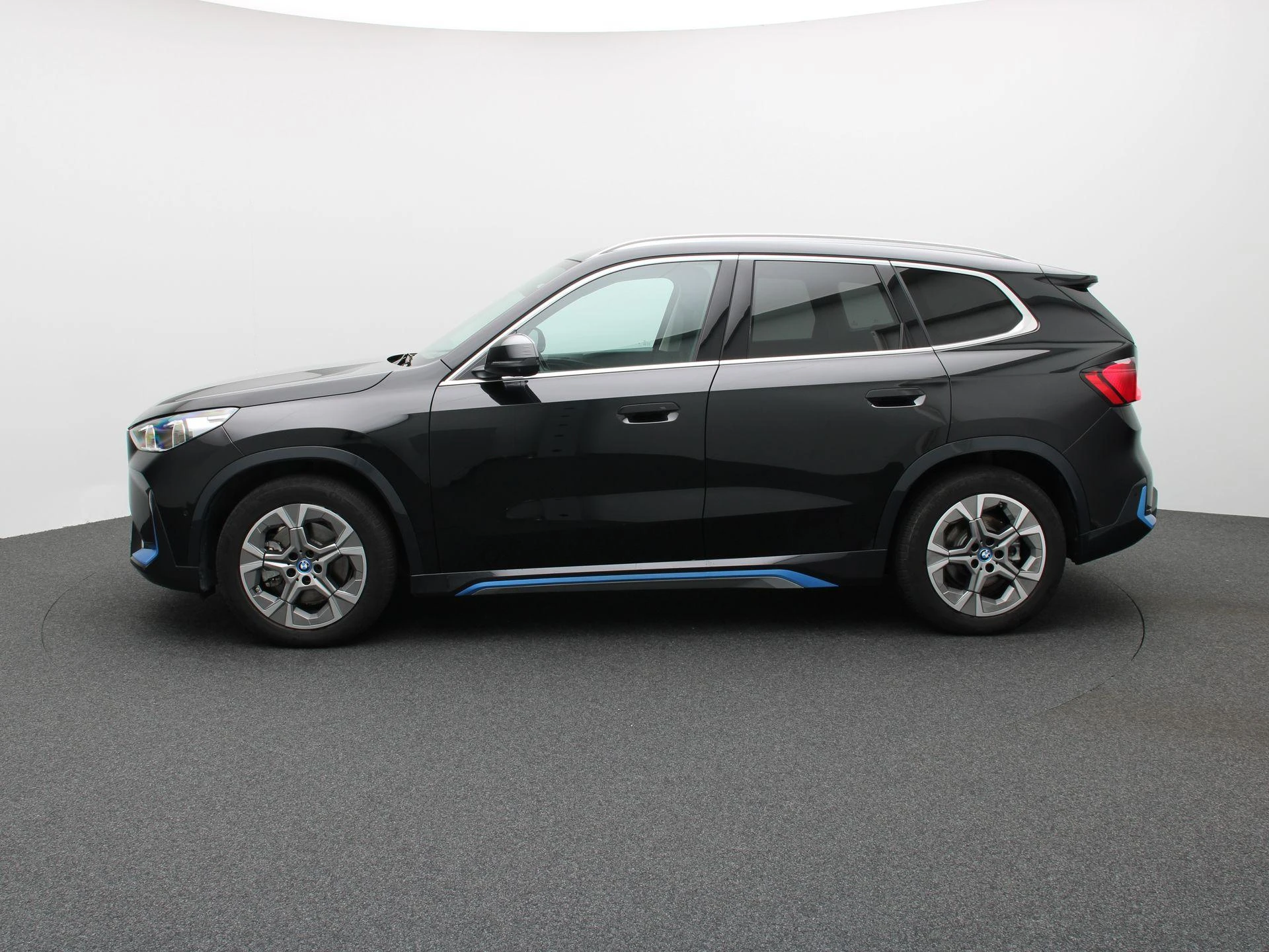 BMW-iX1-image-3