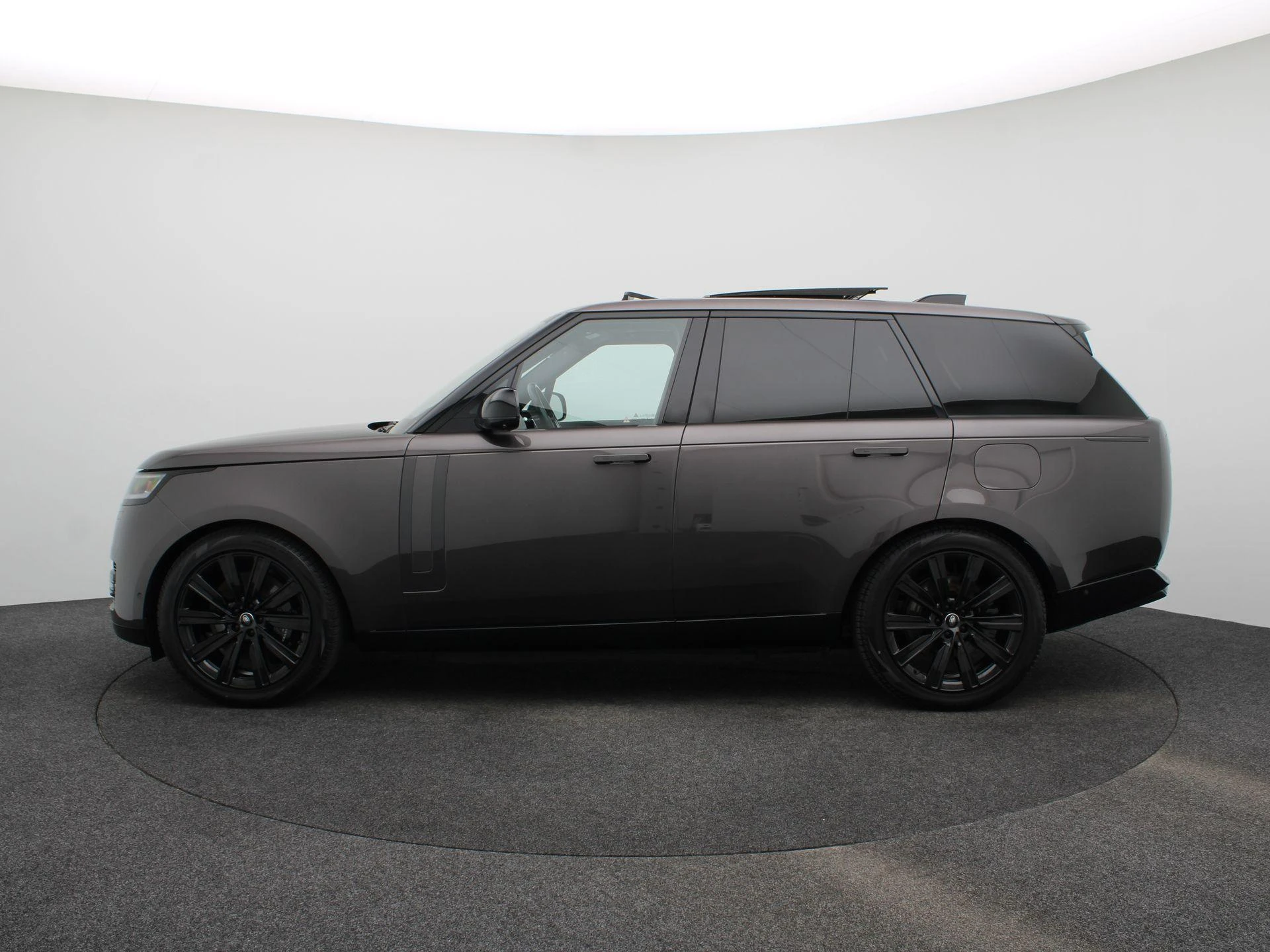 Land Rover-Range Rover-image-3