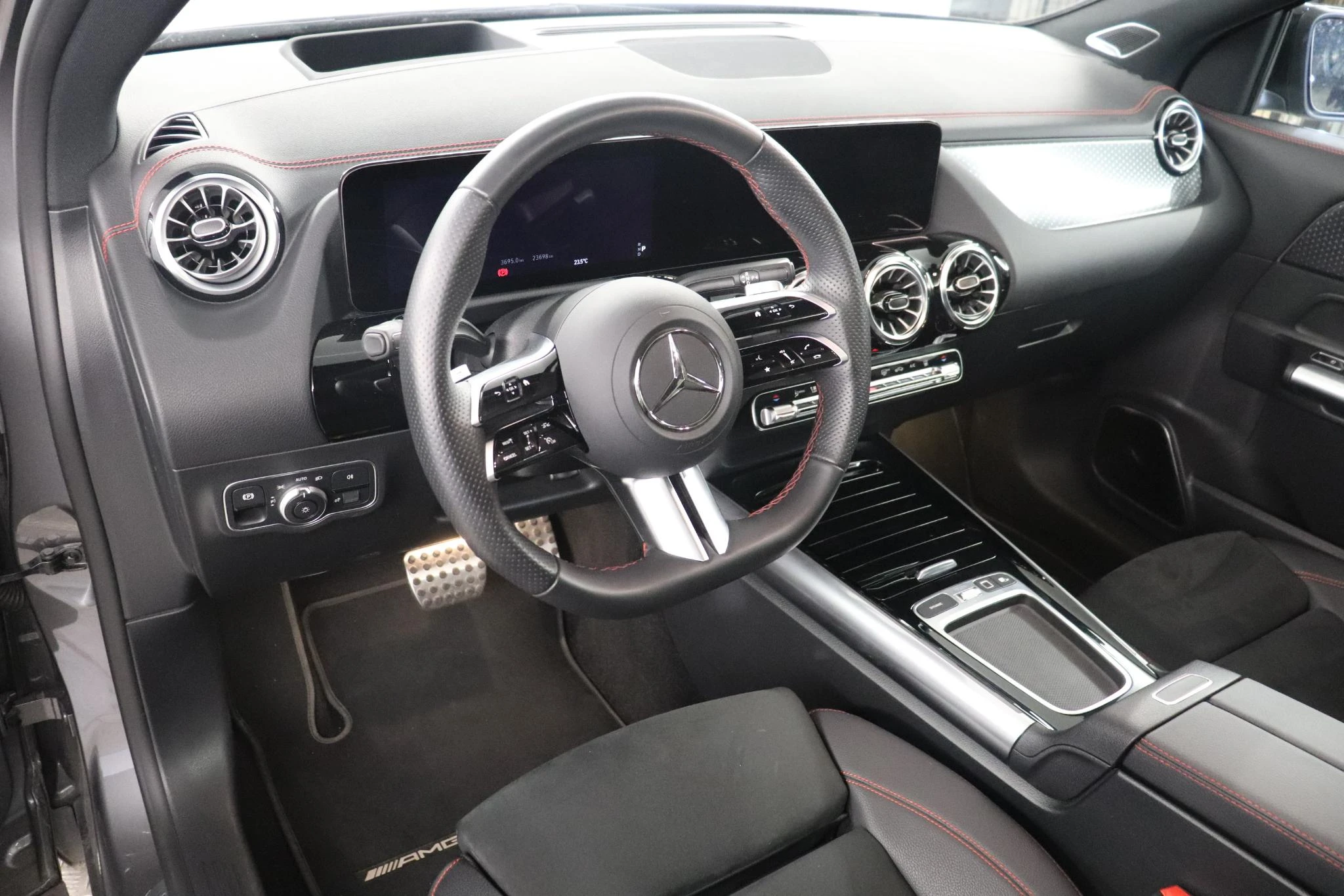 Mercedes-Benz-EQA-image-6