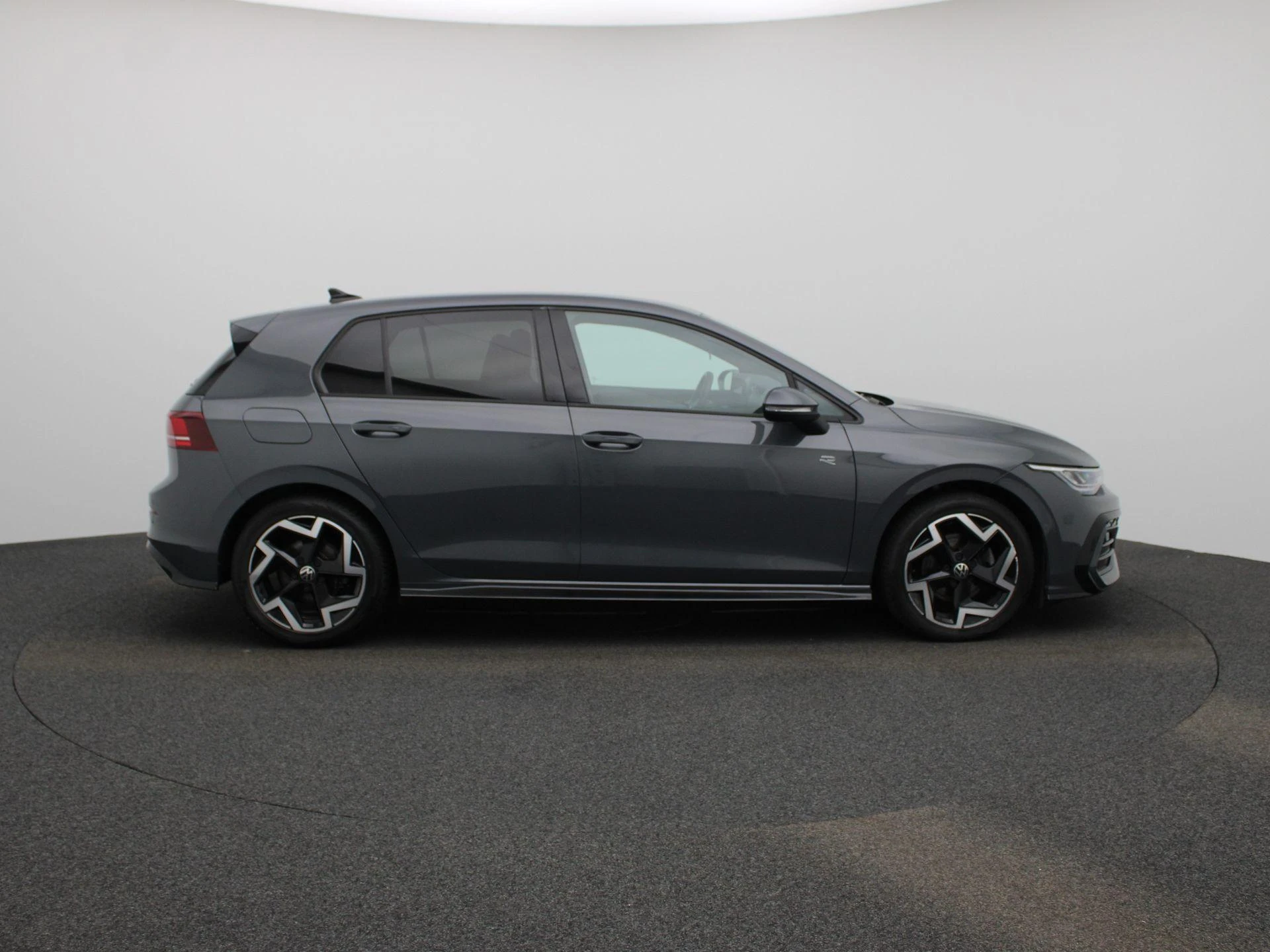 Volkswagen-Golf-image-5