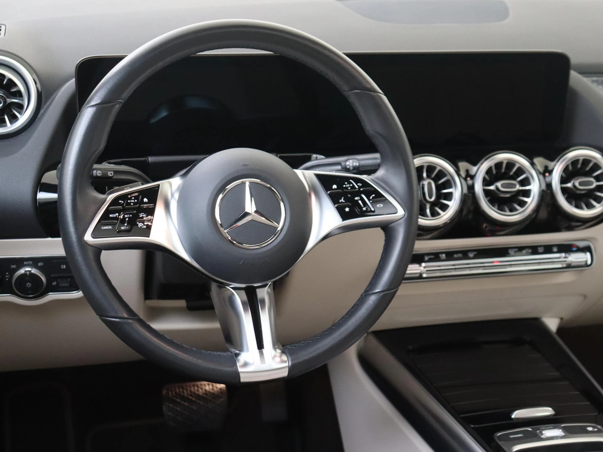 Mercedes-Benz-B-Klasse-image-10