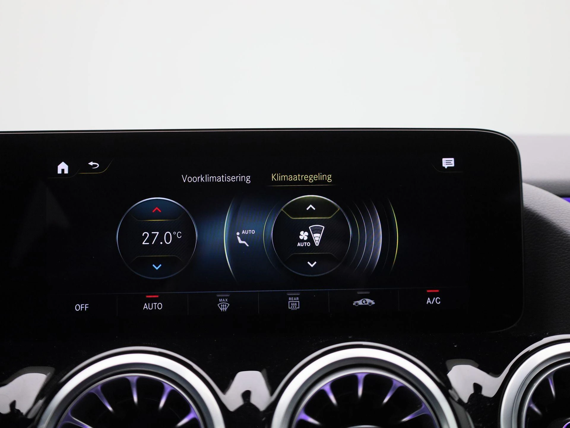 Mercedes-Benz-EQA-image-18
