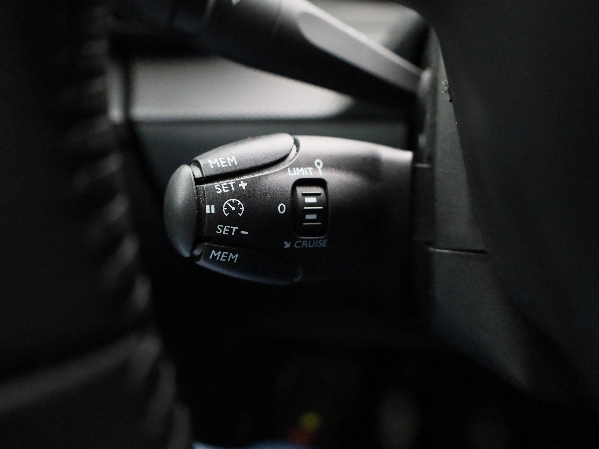 Peugeot-208-image-18