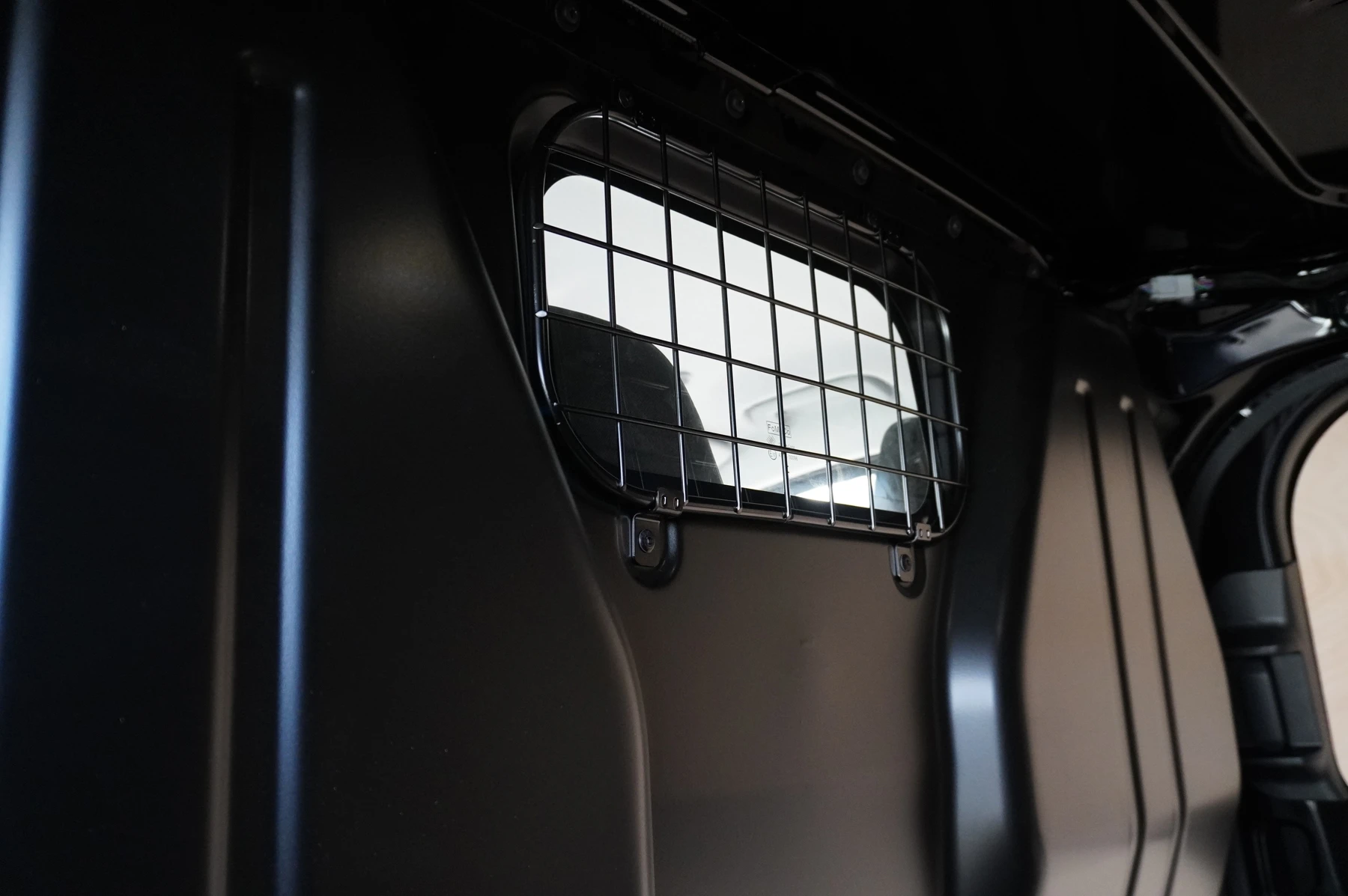 Volkswagen-Transporter-image-24