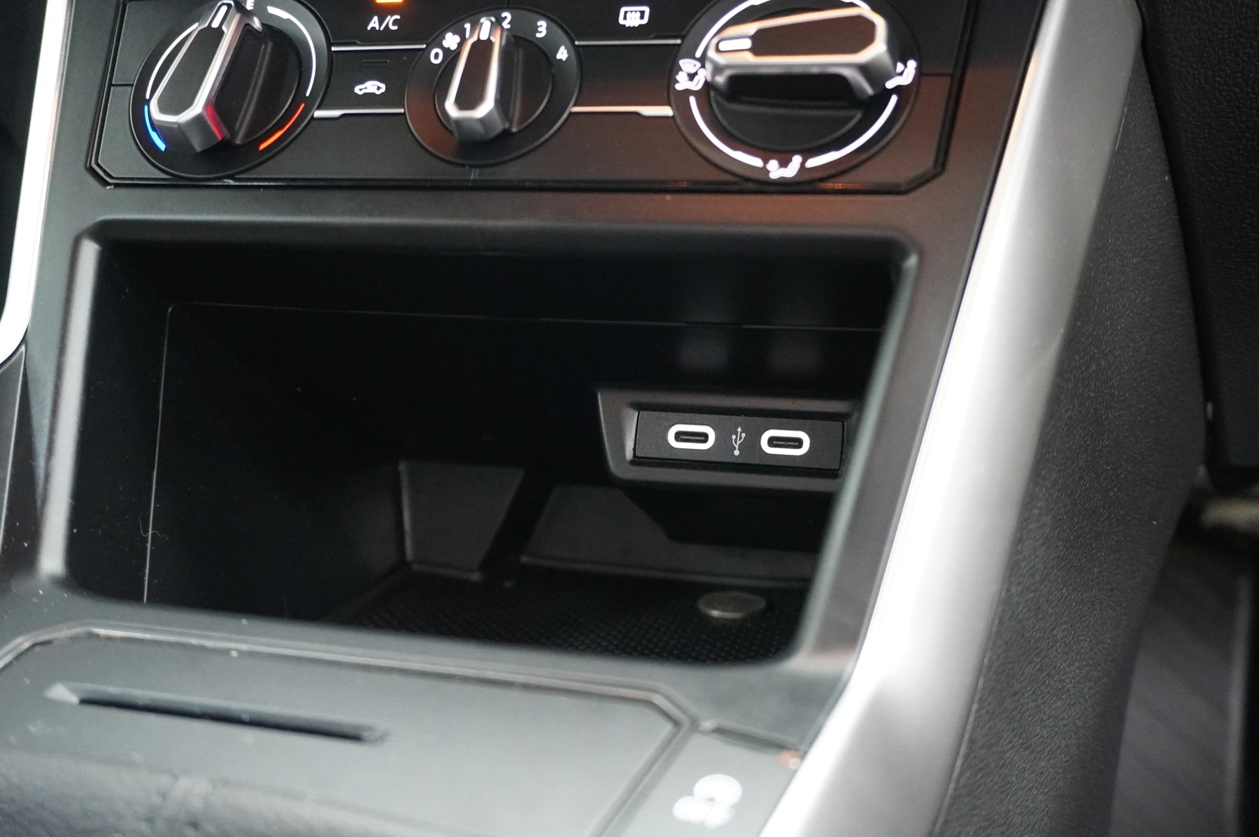 Volkswagen-Polo-image-30