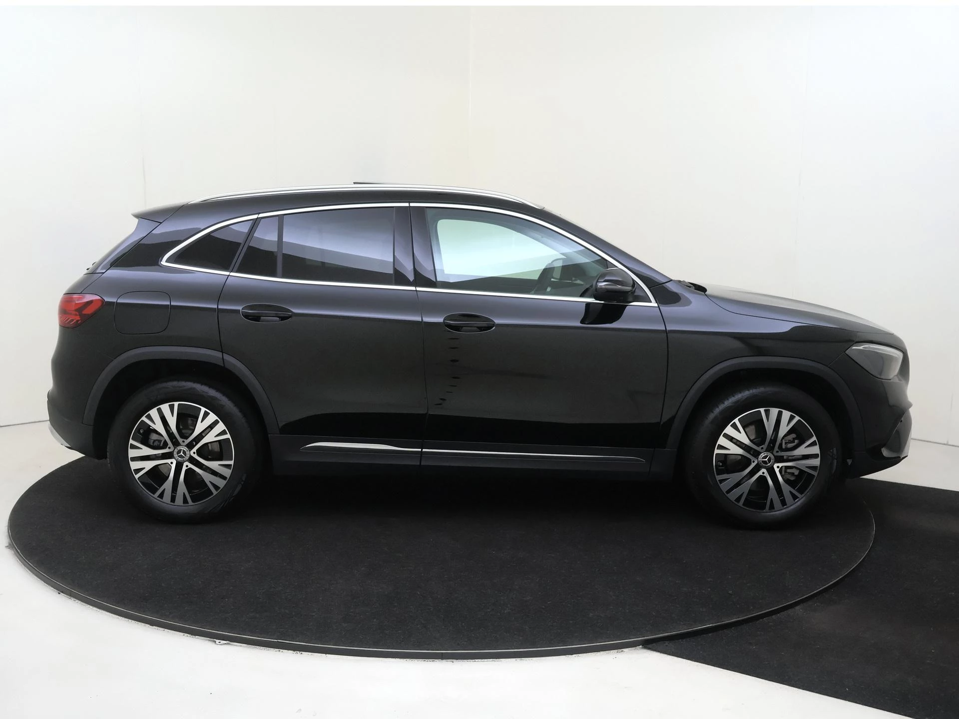 Mercedes-Benz-GLA-image-8