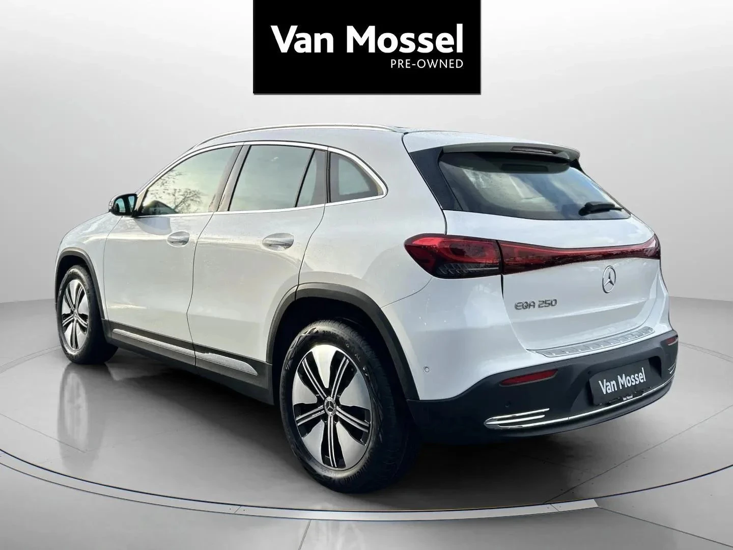 Mercedes-Benz-EQA-image-6