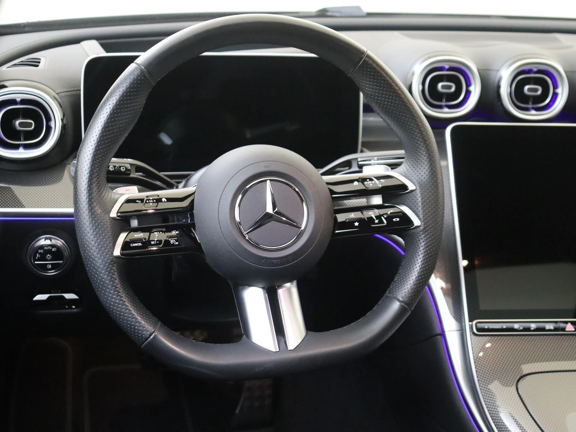 Mercedes-Benz-C-Klasse-image-8