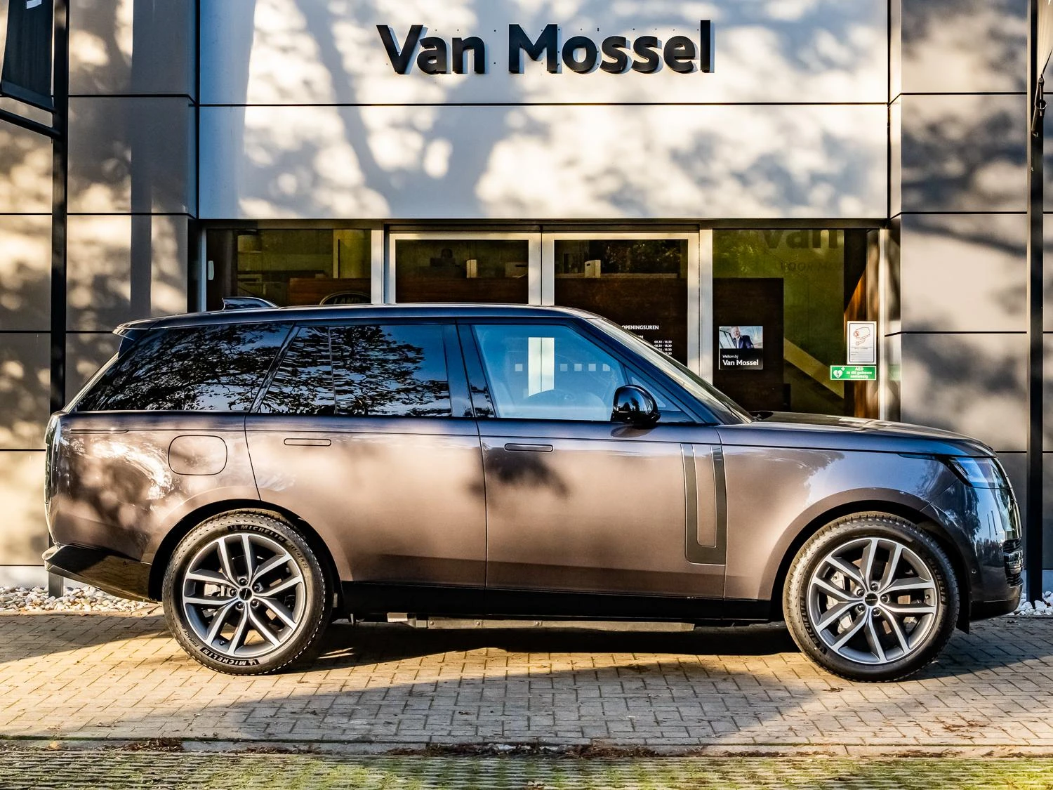 Land Rover-Range Rover-image-6