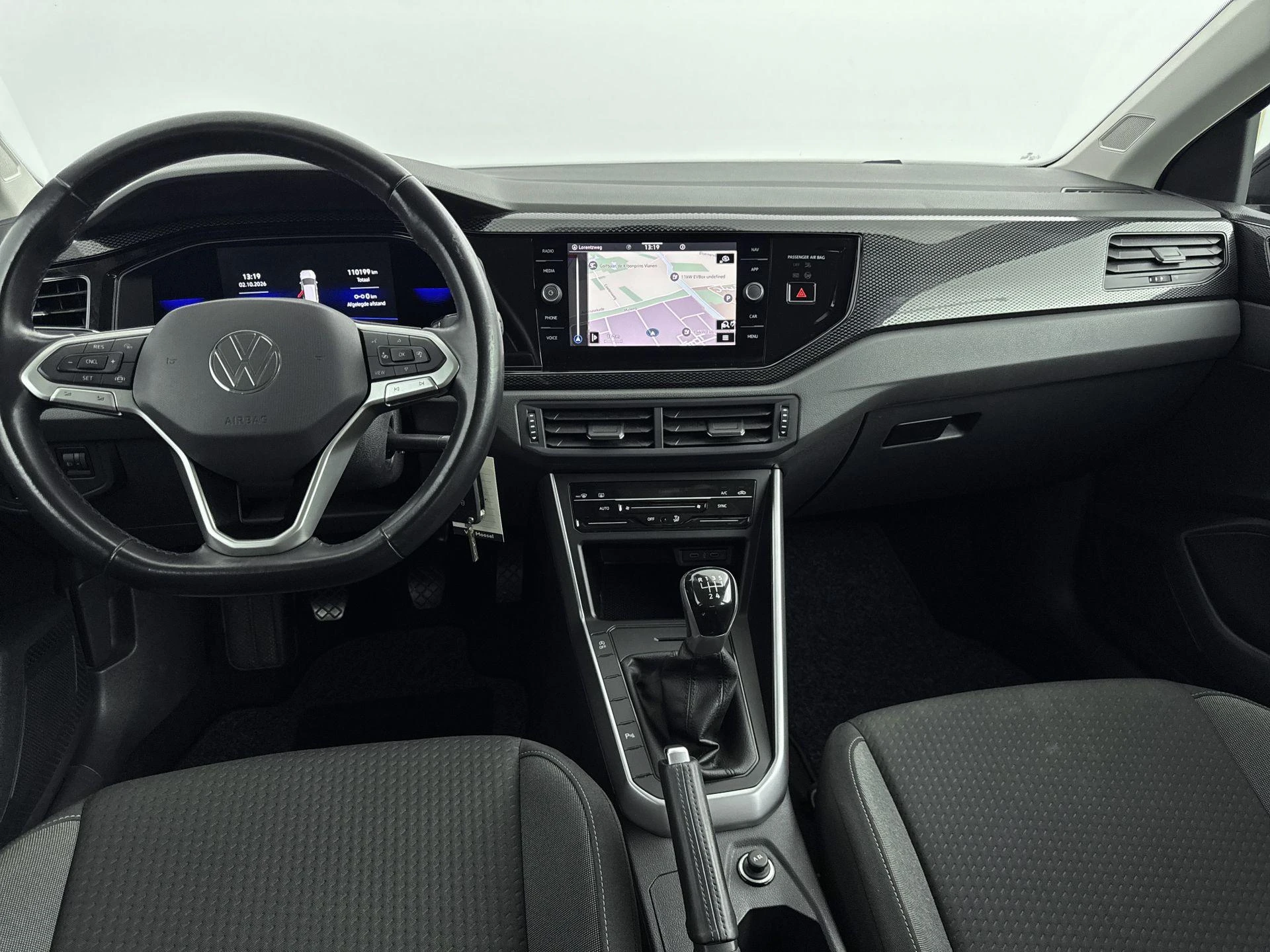 Volkswagen-Polo-image-16