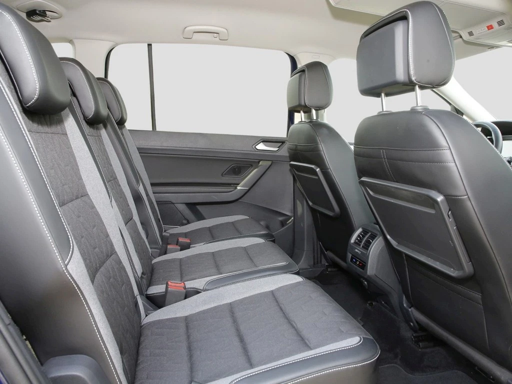 Volkswagen-Touran-image-9